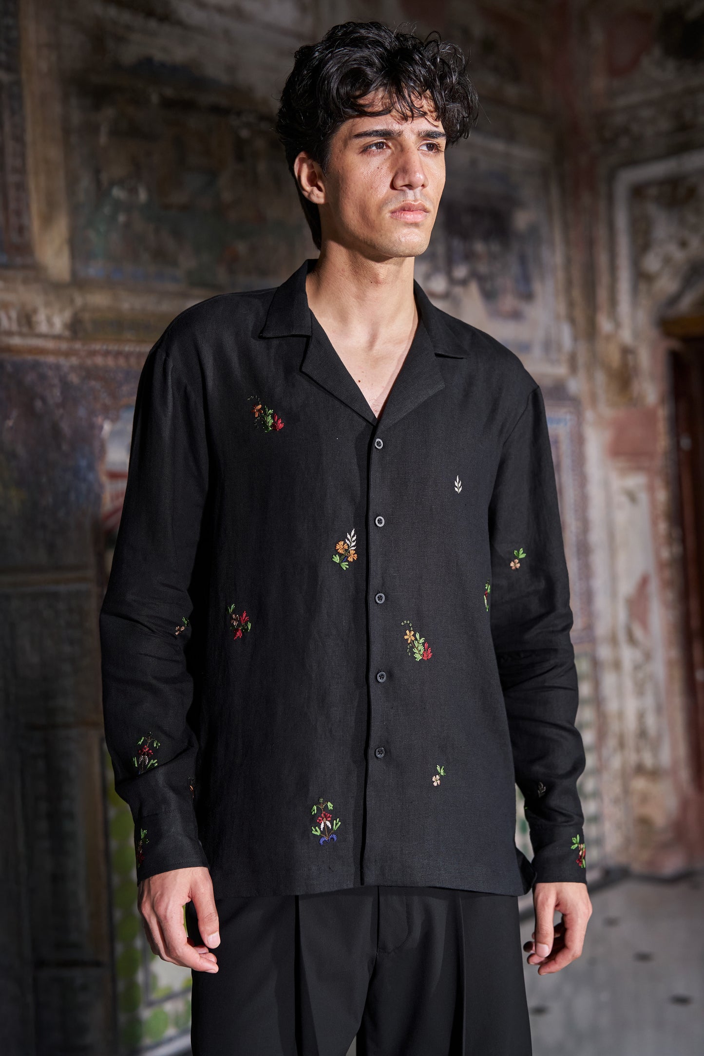 MOTIF EMBROIDERED LINEN SHIRT