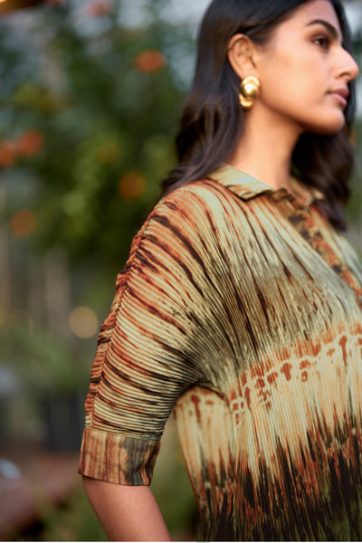 PLEATED TIE DYE SHIRT