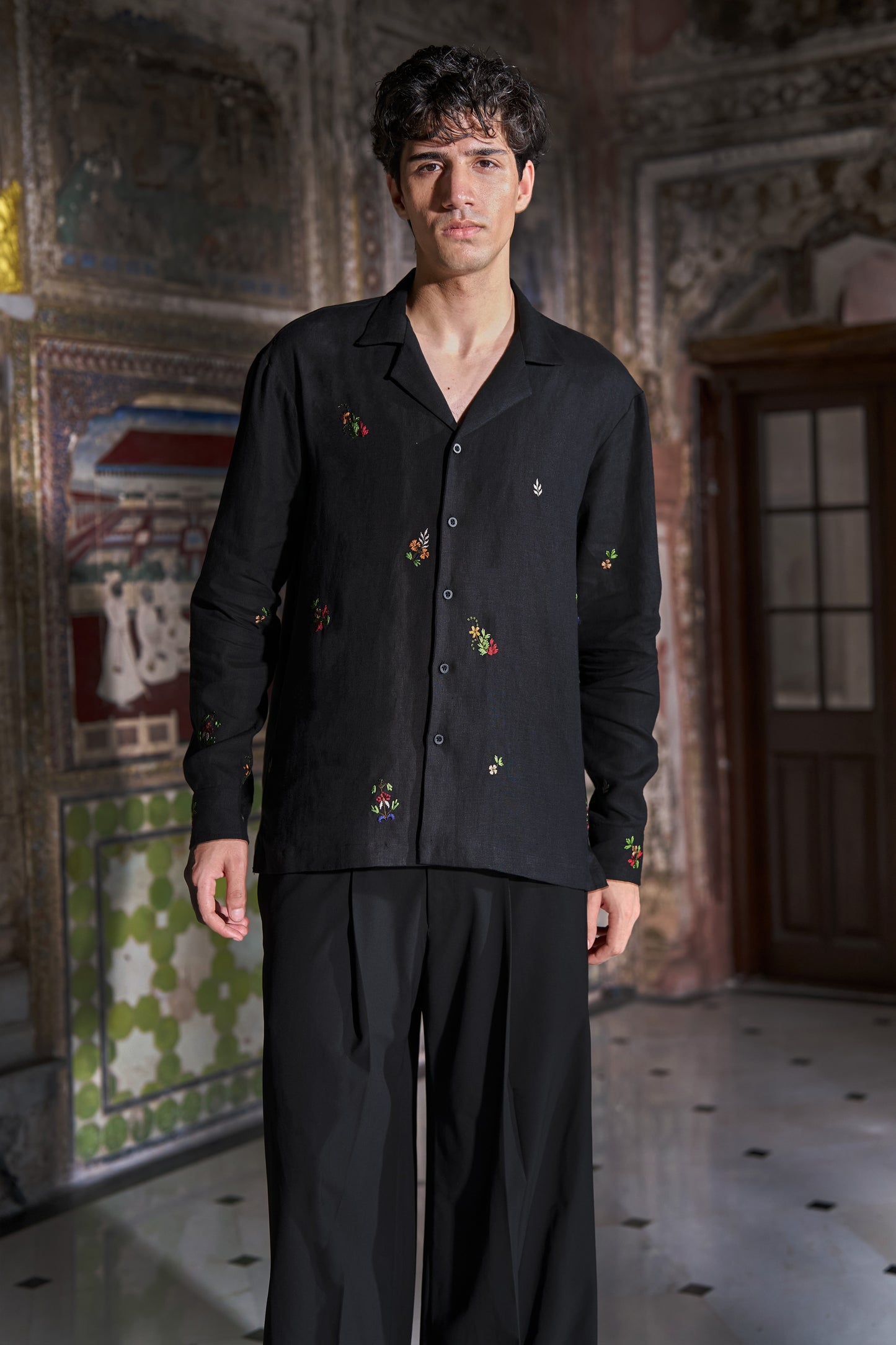 WIDE-LEGGED BLACK PANT