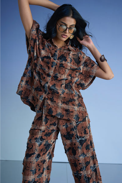 DISTRESSED SHIRT & PANT SET