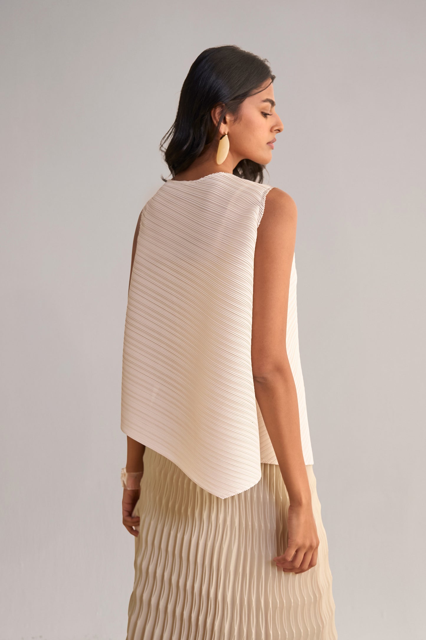 ASYMMETRIC PLEATED TOP