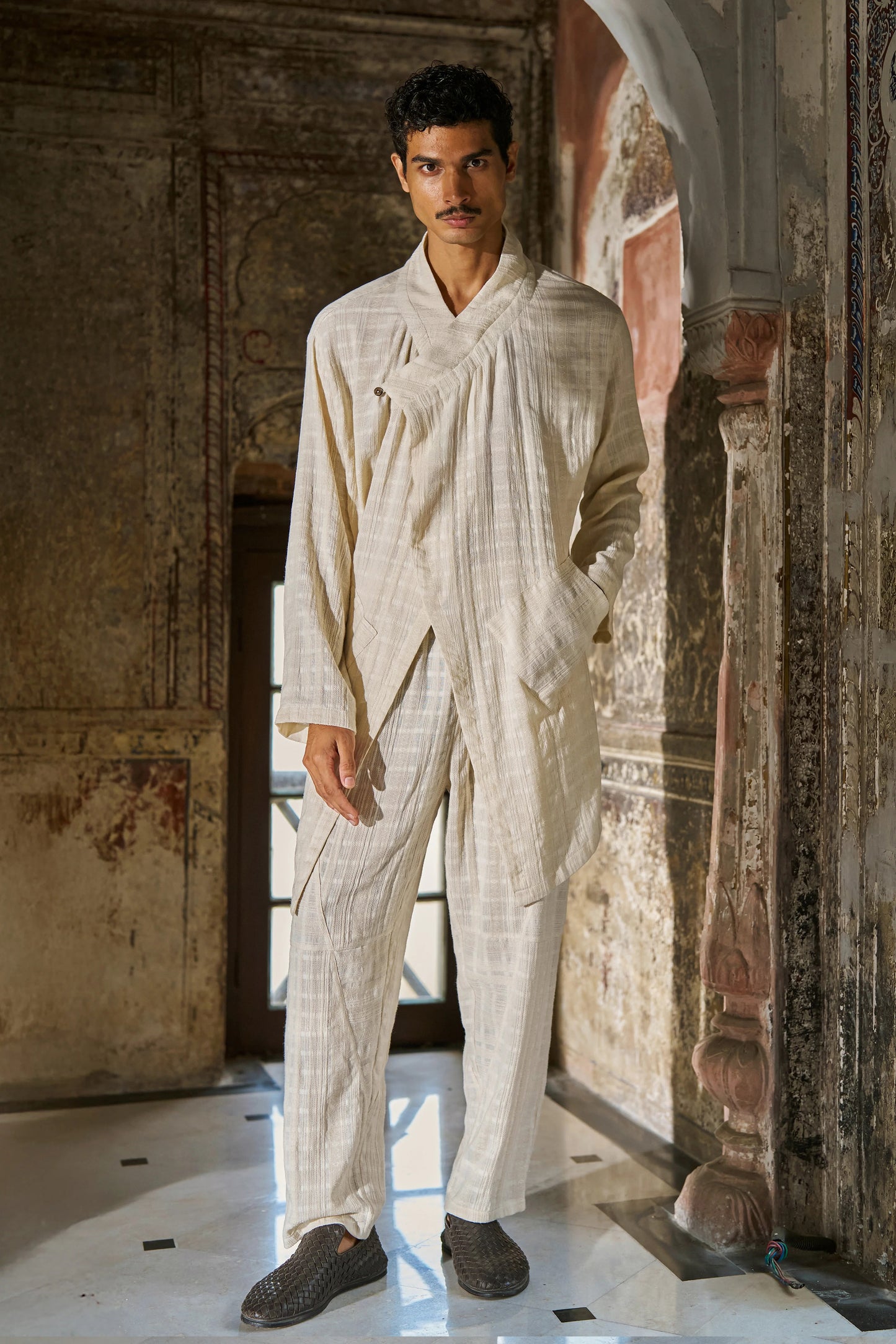 LONGLINE TEXTURED LINEN SHIRT