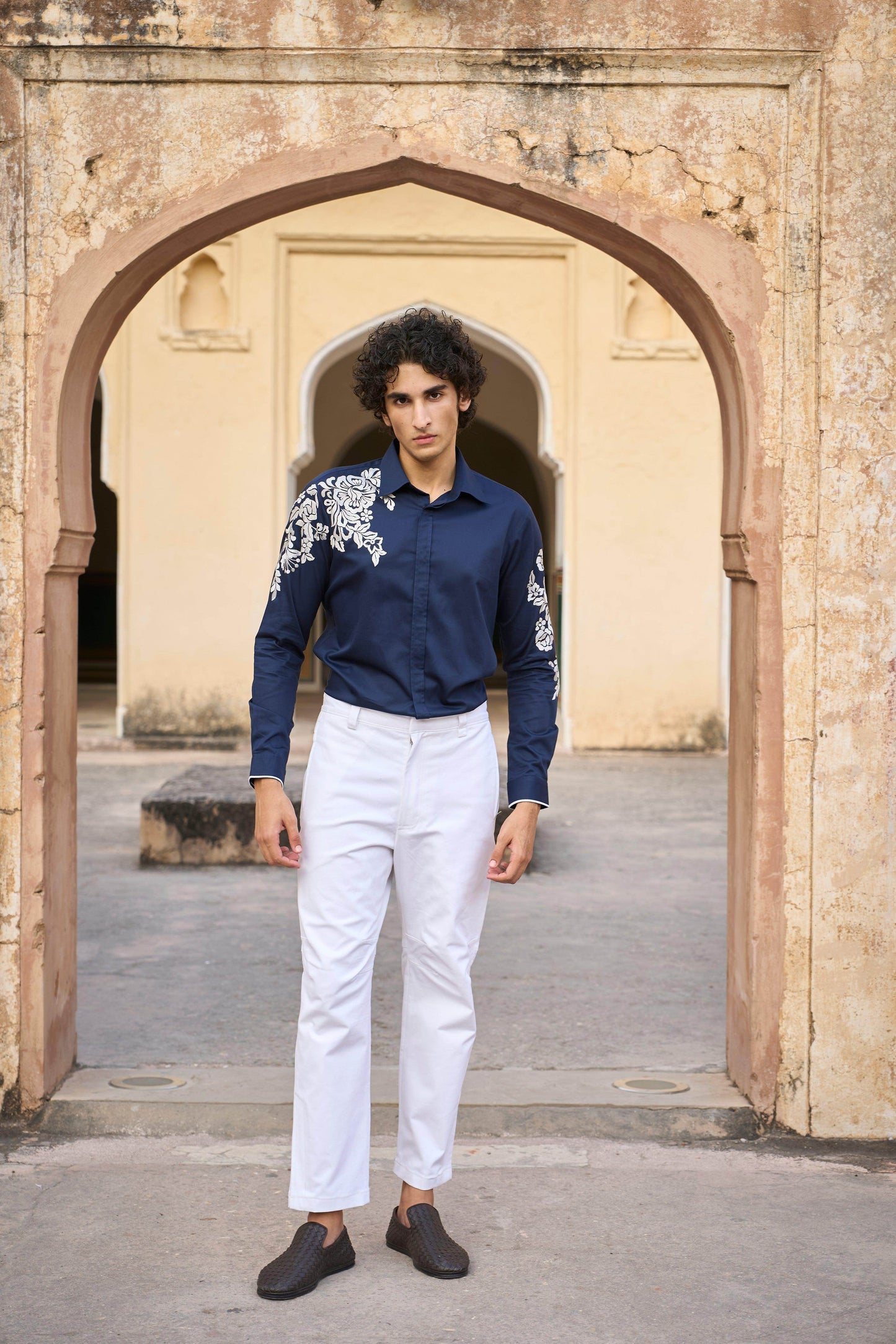 PLACEMENT EMBROIDERED SHIRT AND TAPERED WHITE JEAN - dash and dot