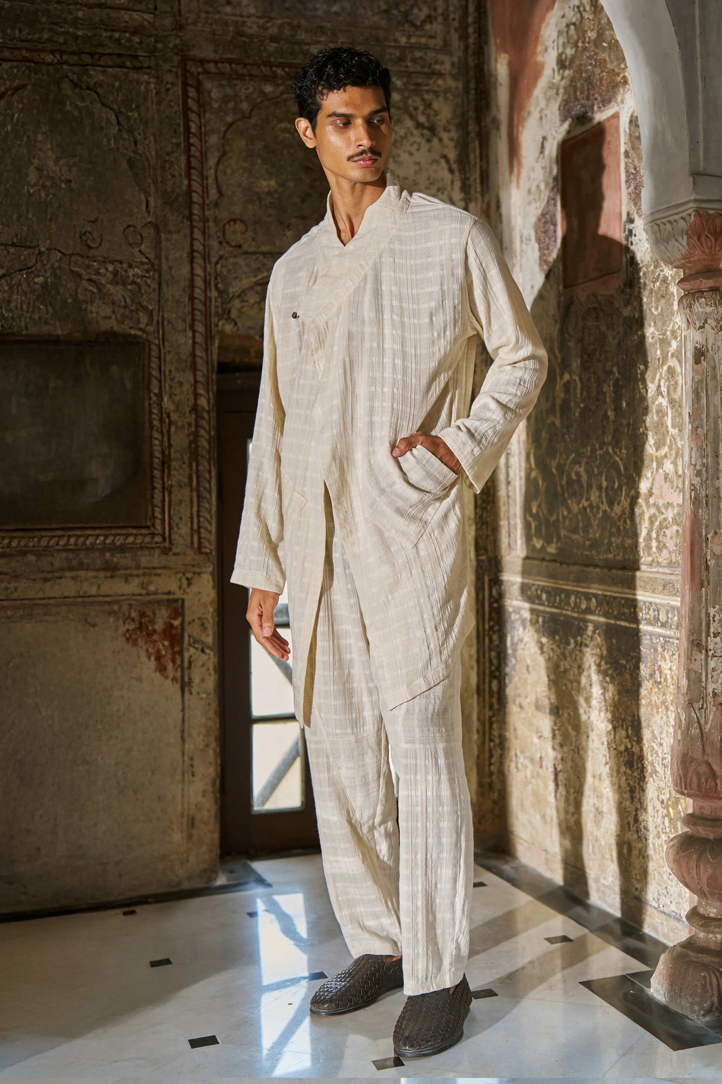 LONGLINE TEXTURED LINEN SHIRT