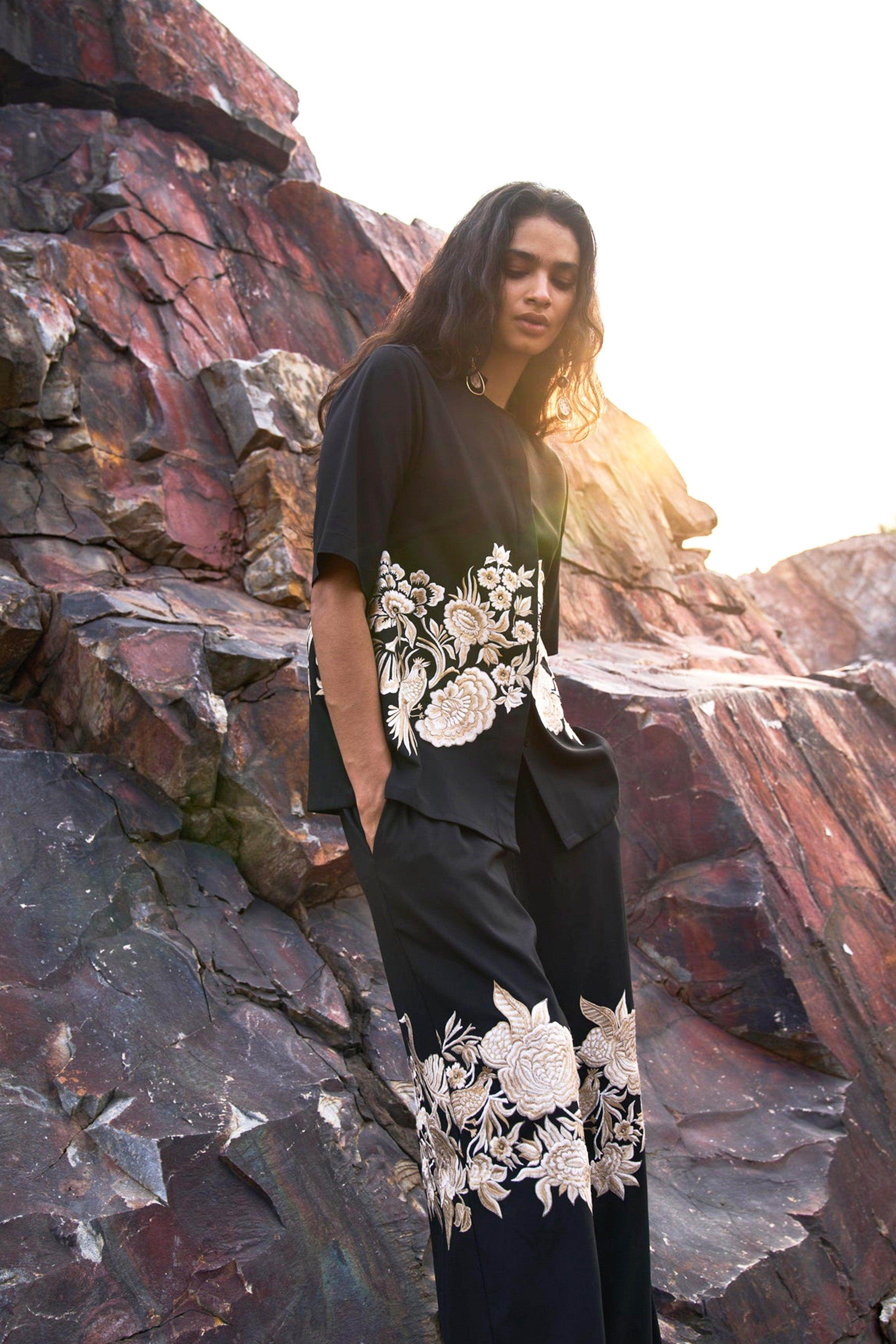 PLACEMENT EMBROIDERED SET - dash and dot