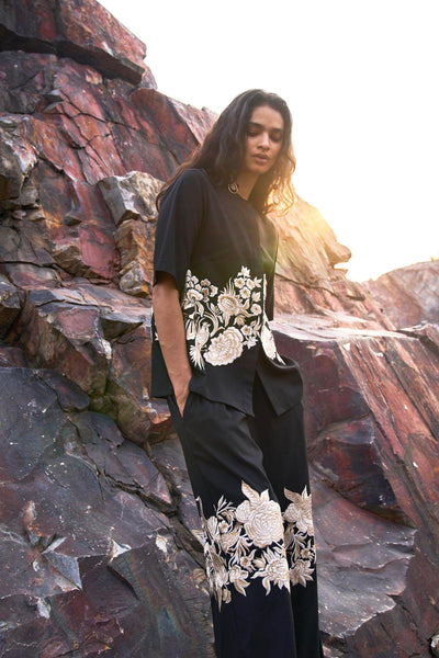 PLACEMENT EMBROIDERED SET - dash and dot