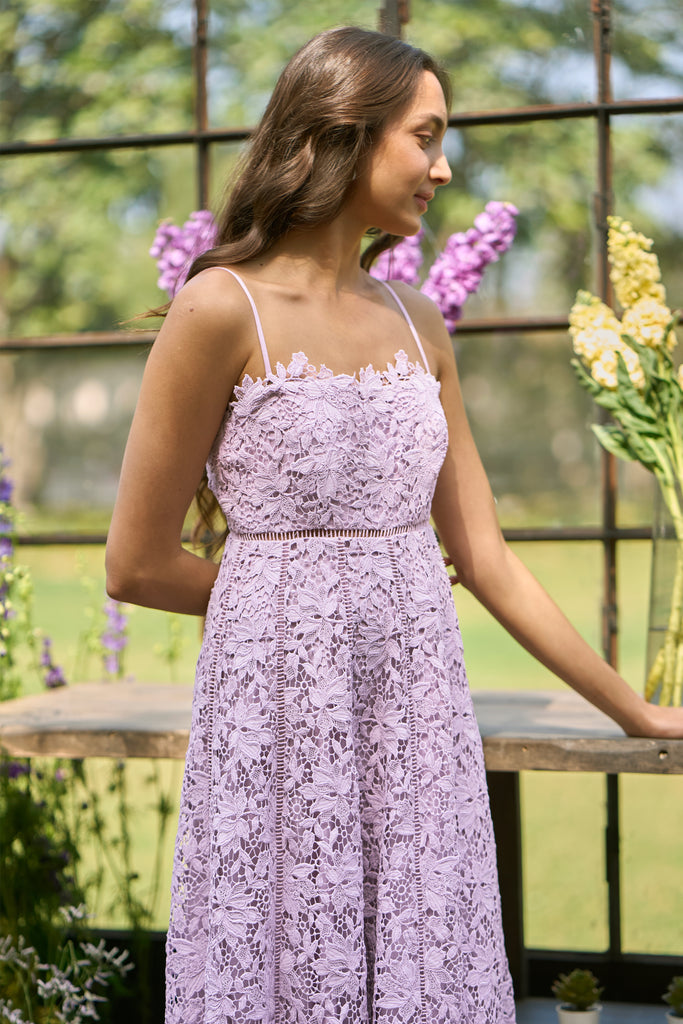 SCALLOPED FLARED LACE MIDI dash and dot