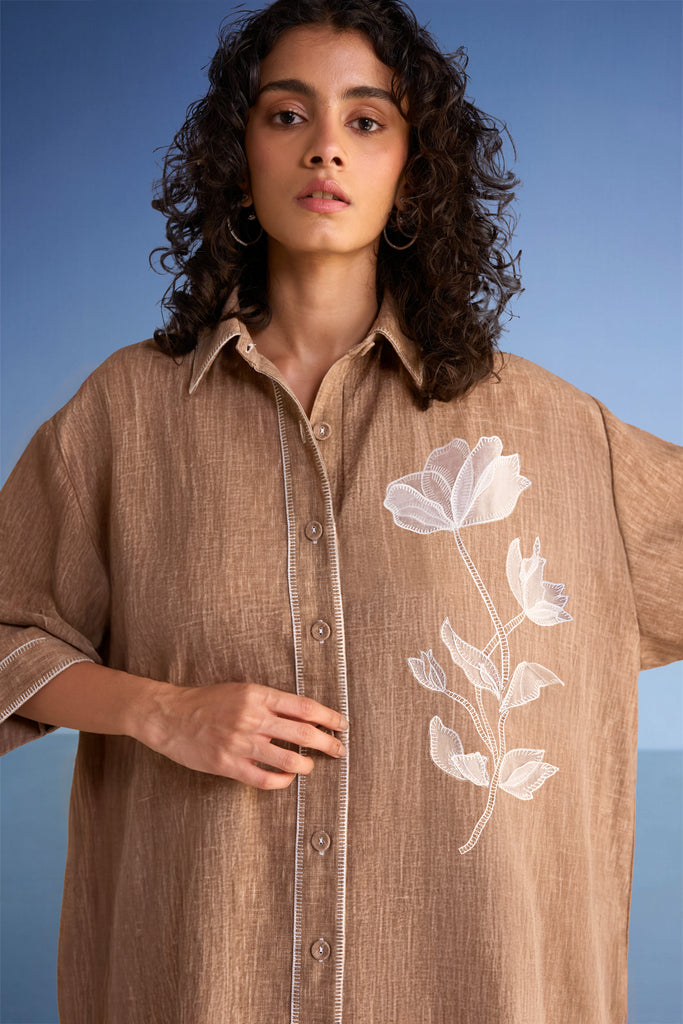 FLORAL APPLIQUÉ LINEN-TEXTURED SHIRT & WIDE-LEGGED PANT SET dash and dot