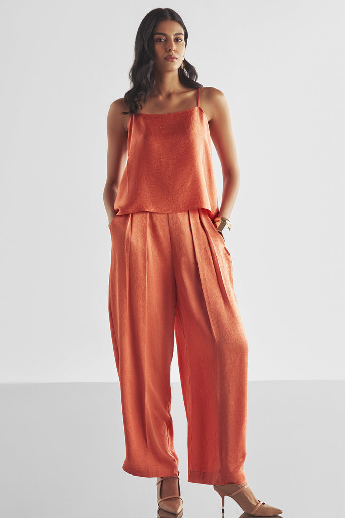 BACK KNOT DRAPED TEXTURED TOP dash and dot