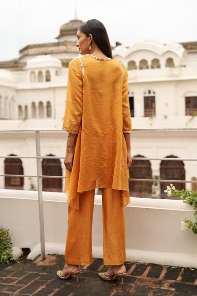 MIRROR TISSUE UNEVEN HEM TOP