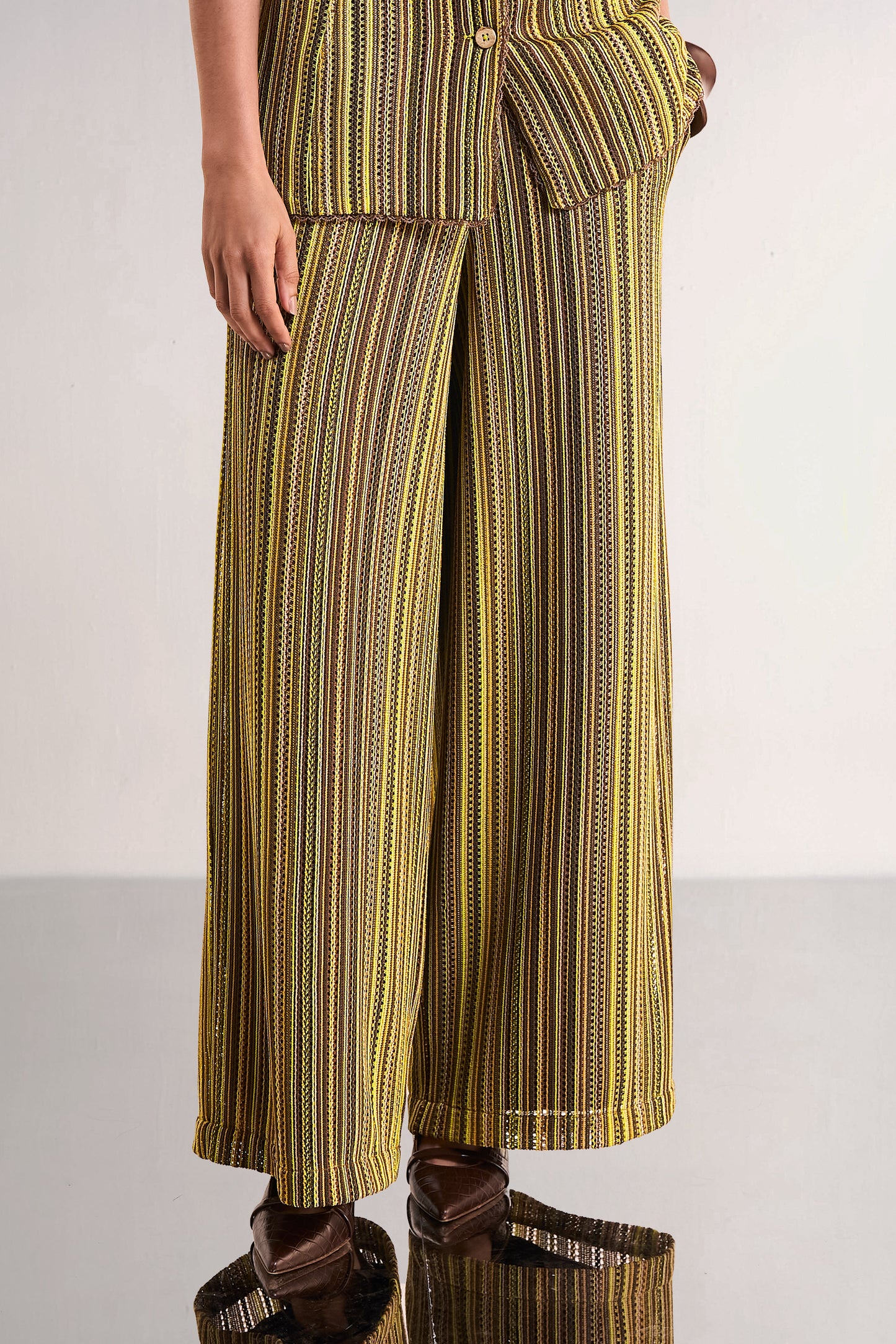 WIDE-LEGGED CROCHET KNIT PANT