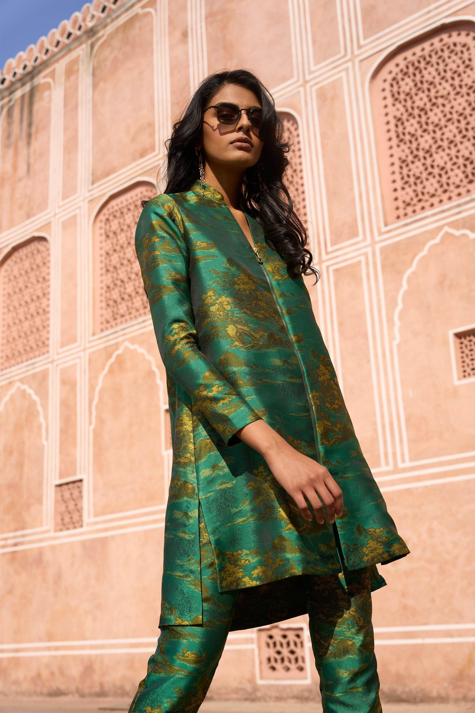 PATTERNED BROCADE LONGLINE TOP - dash and dot