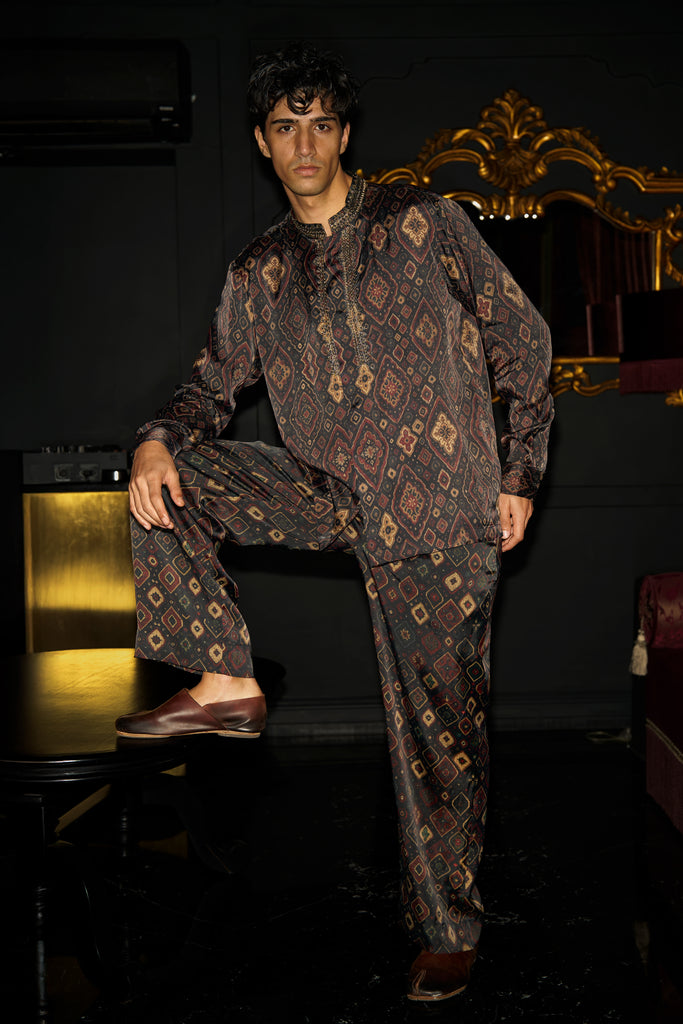 EMBROIDERED IKAT PRINT SET dash and dot