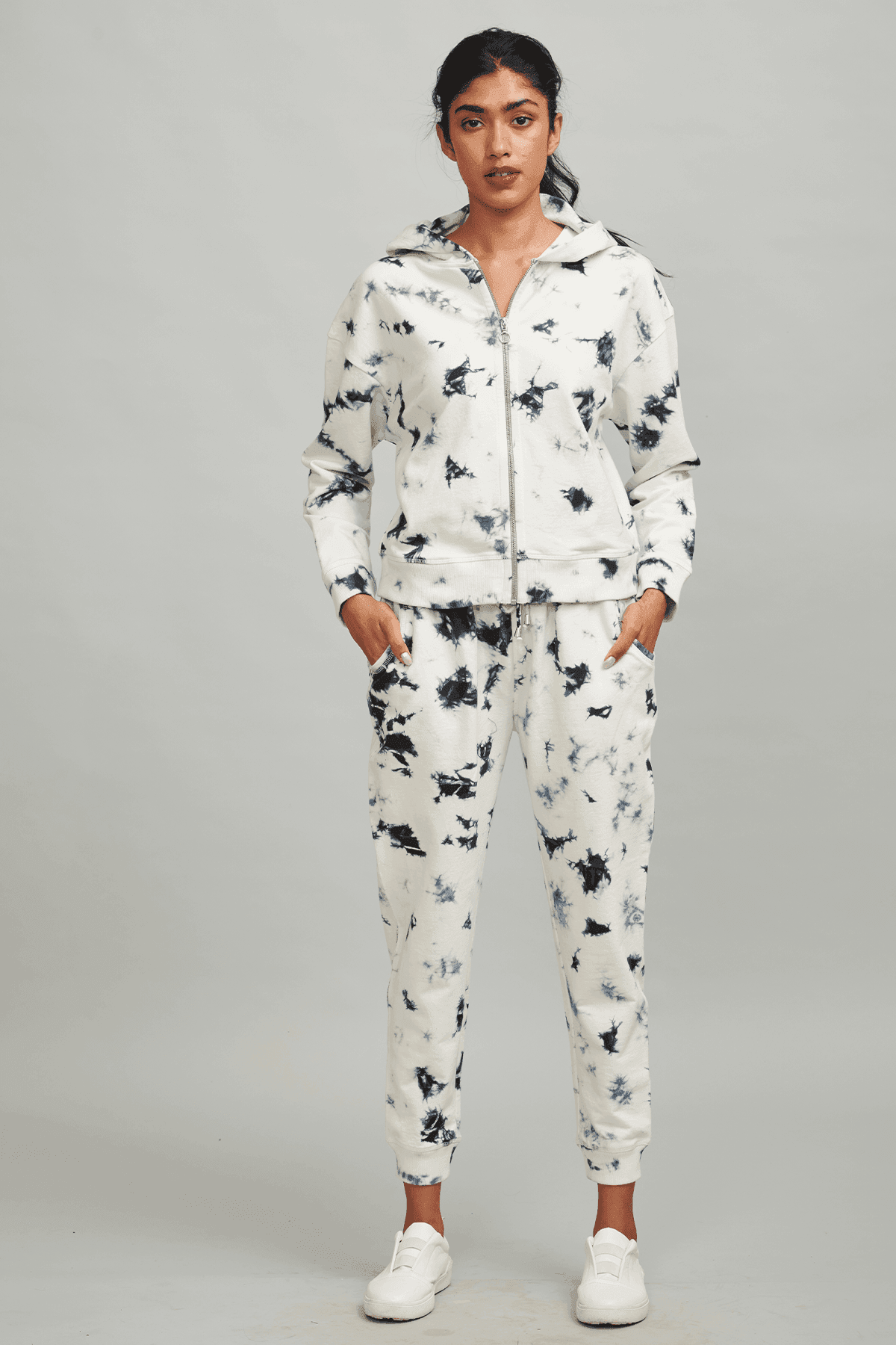 B/W TIE DYE JOGGER - dash and dot