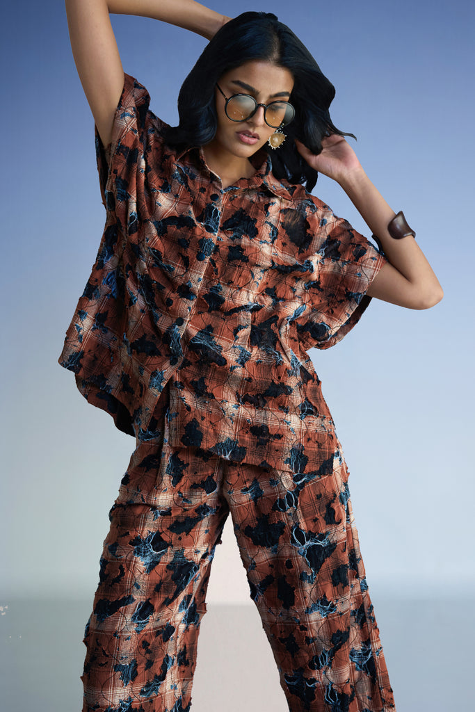 DISTRESSED STRUCTURED SHIRT dash and dot