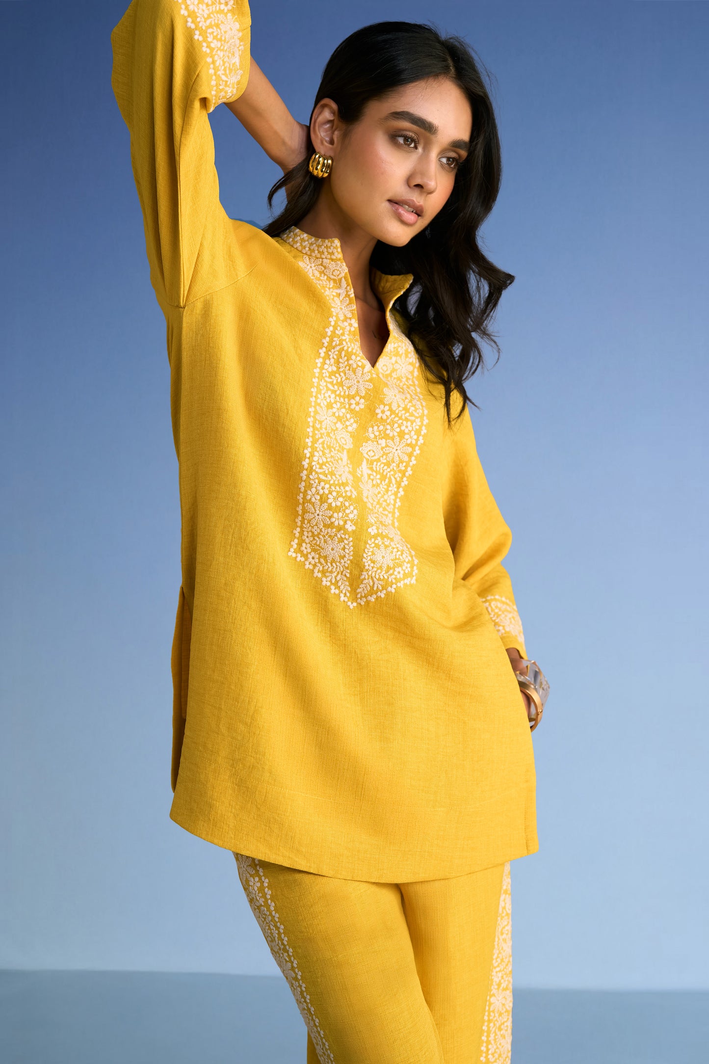 EMBROIDERED LINEN-TEXTURED LONGLINE TOP & WIDE-LEGGED PANT SET