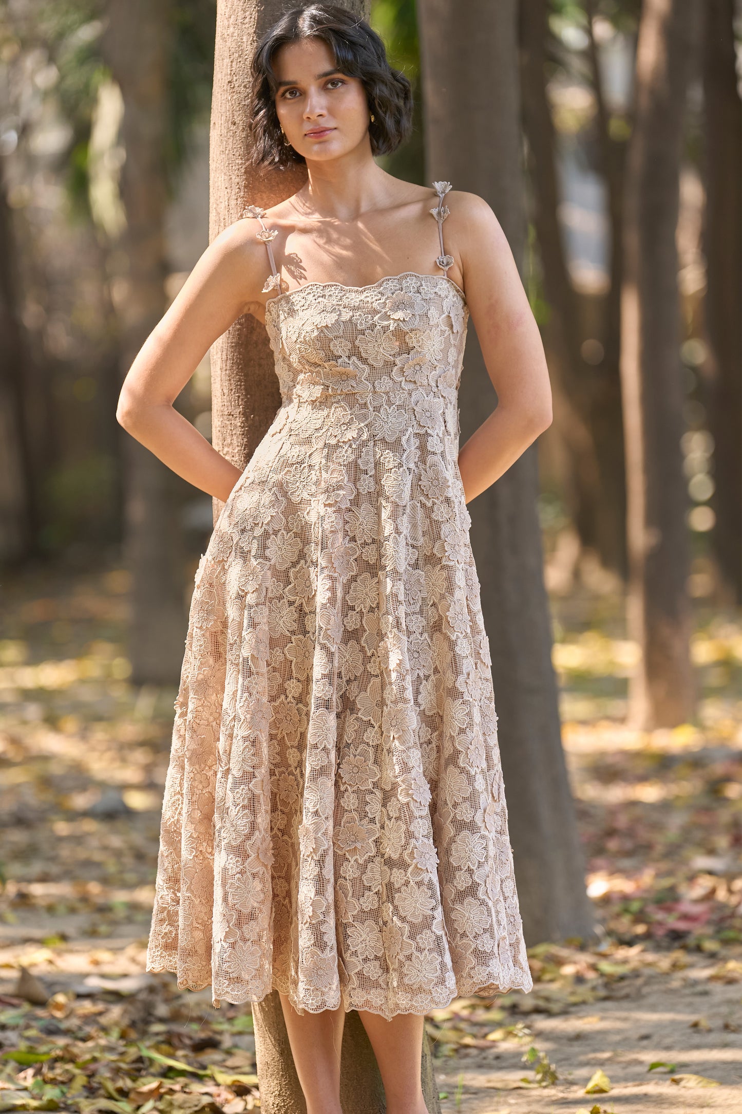 FLORAL APPLIQUÉ LACE MIDI