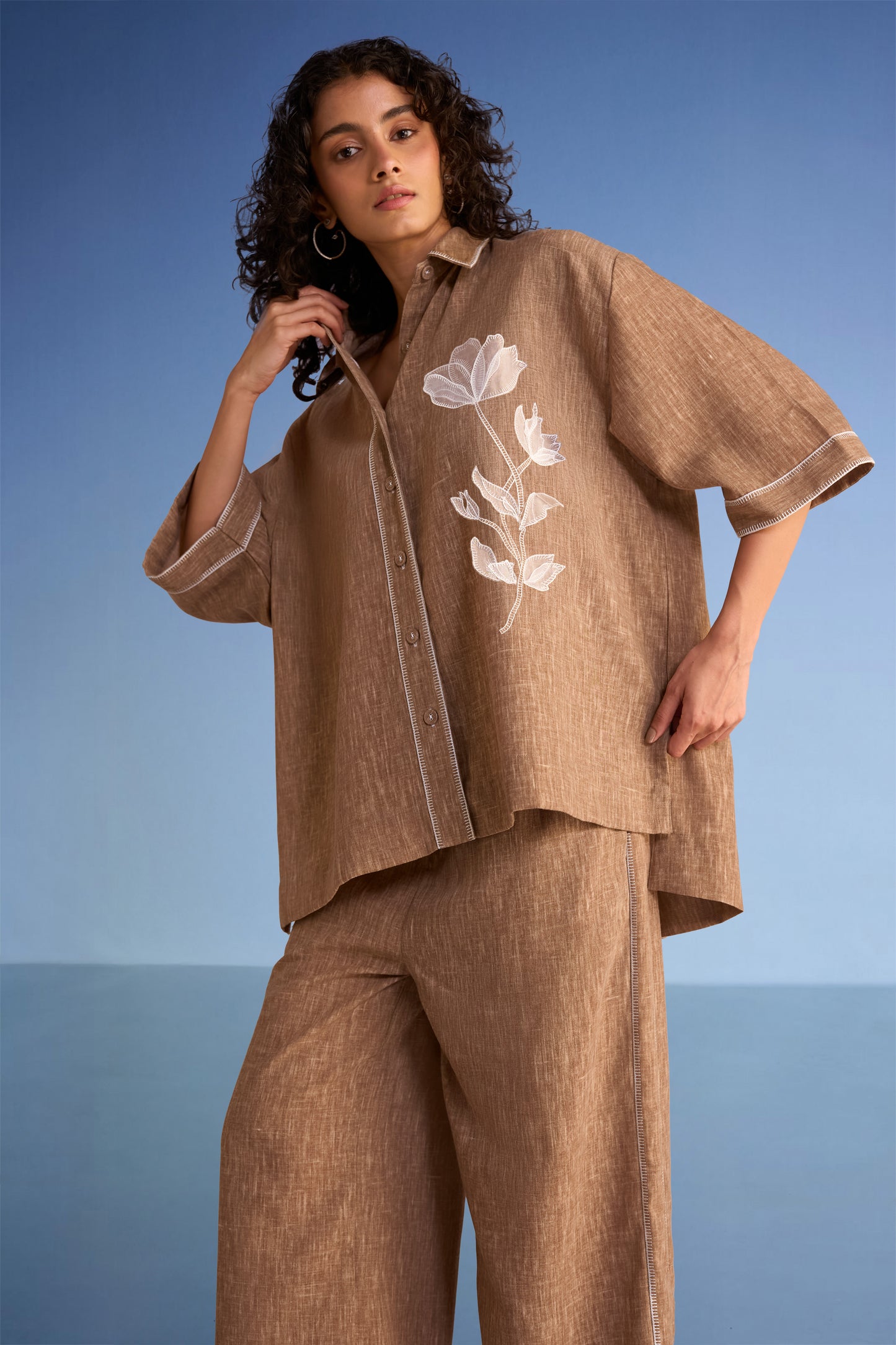 FLORAL APPLIQUÉ LINEN-TEXTURED SHIRT & WIDE-LEGGED PANT SET