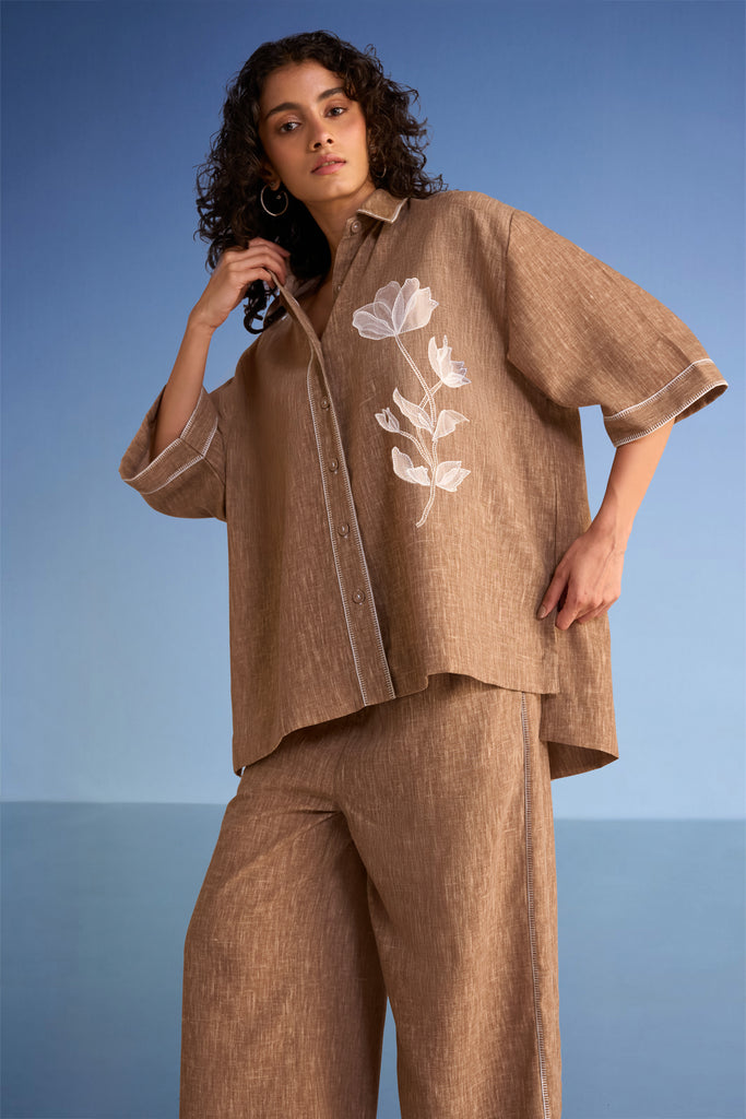 FLORAL APPLIQUÉ LINEN-TEXTURED SHIRT & WIDE-LEGGED PANT SET dash and dot