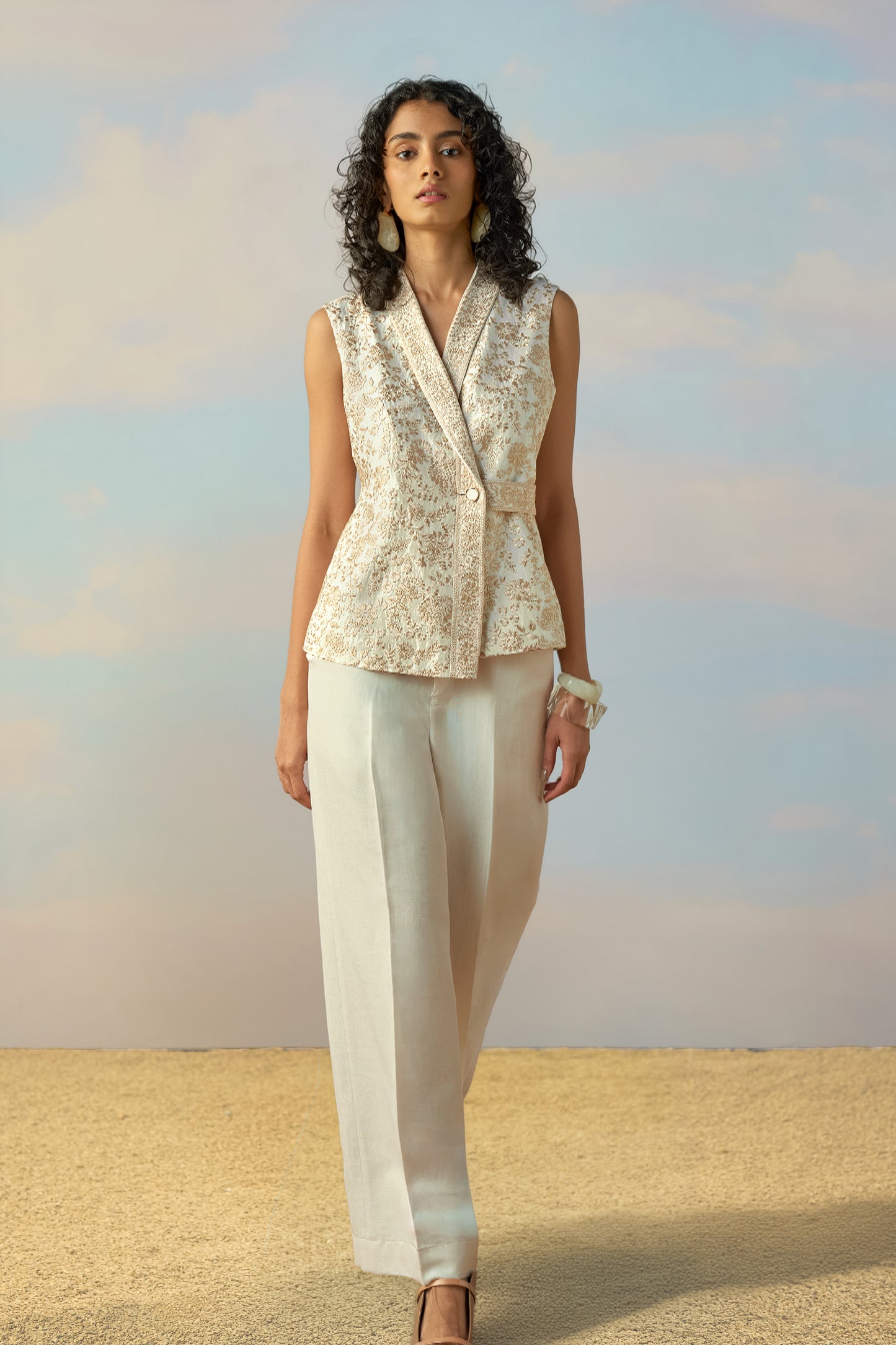 LINEN EMBROIDERED WAISTCOAT
