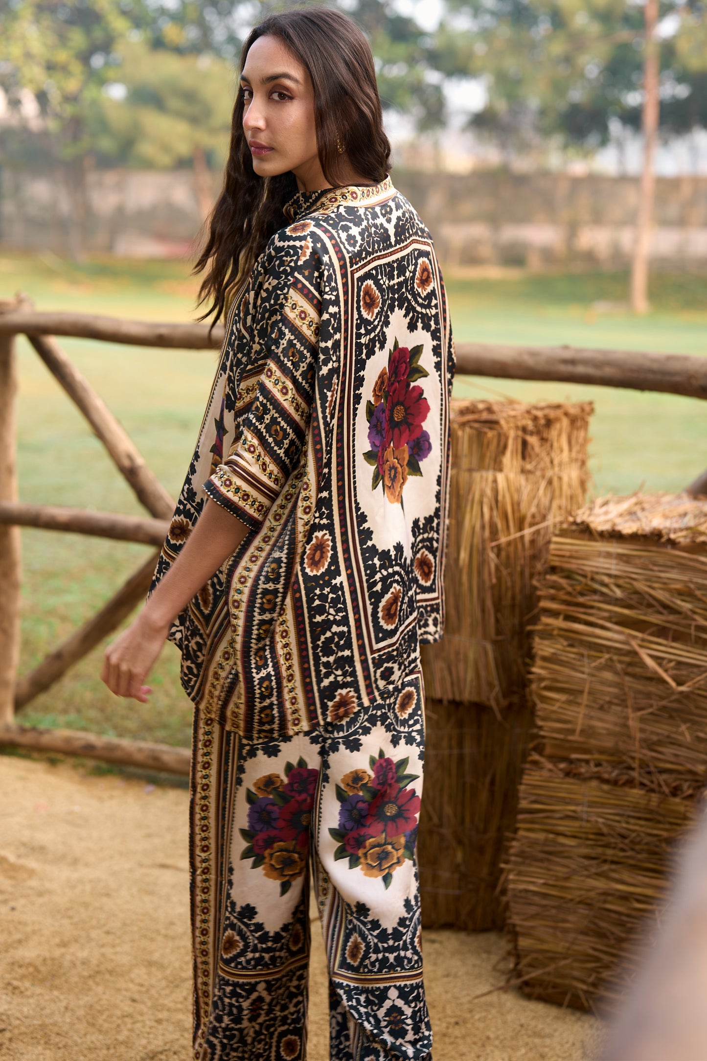 BAROQUE PRINTED STRAIGHT-CUT PANT