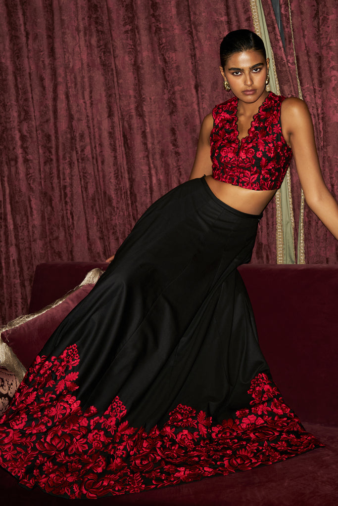 EMBROIDERED CROP TOP dash and dot