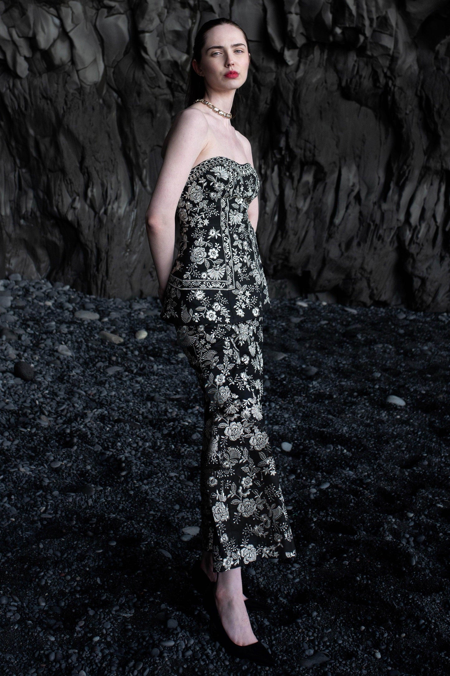 METALLIC EMBROIDERED WIDE LEGGED PANT - dash and dot