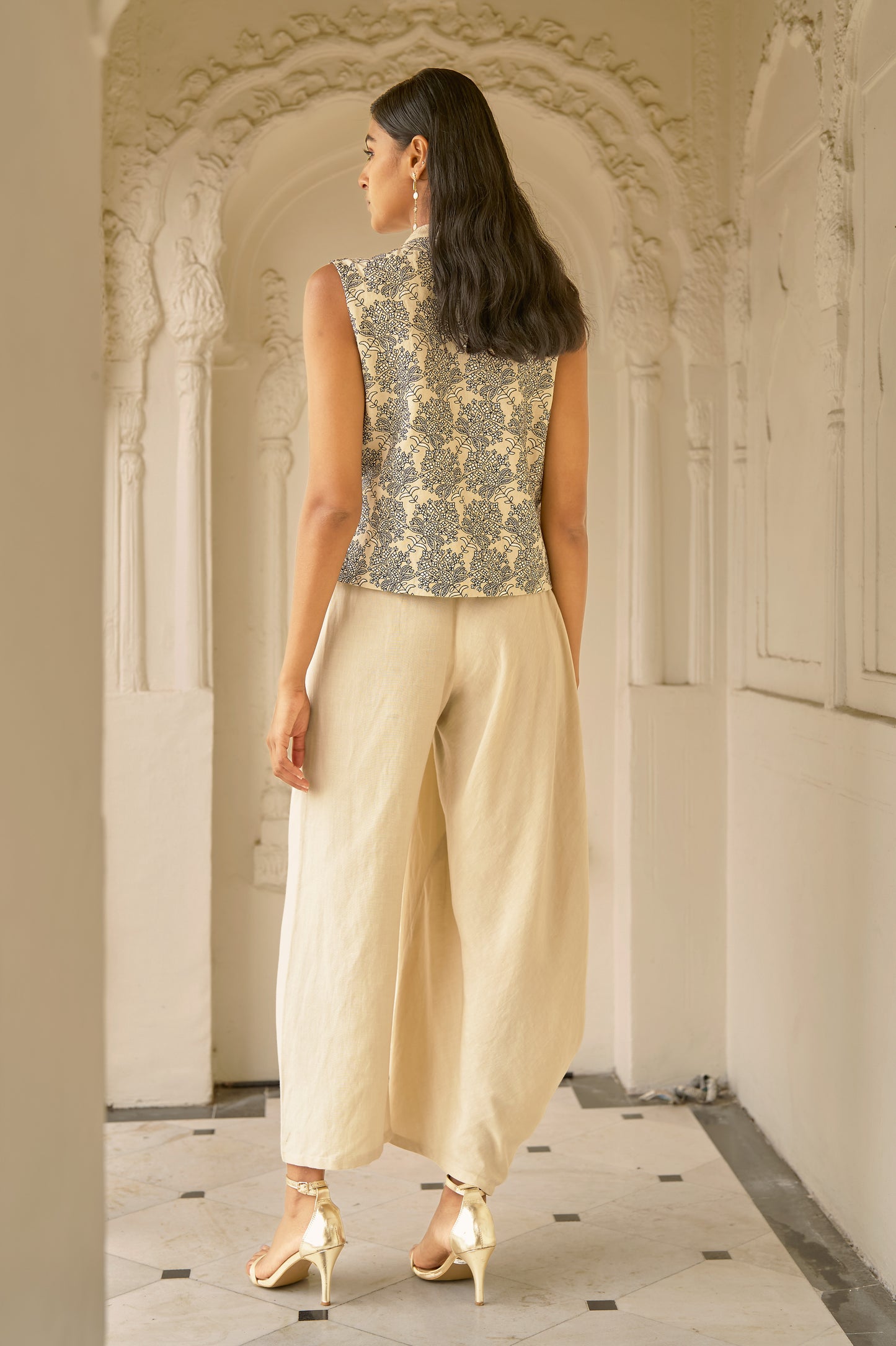 LINEN EMBROIDERED WAISTCOAT SET