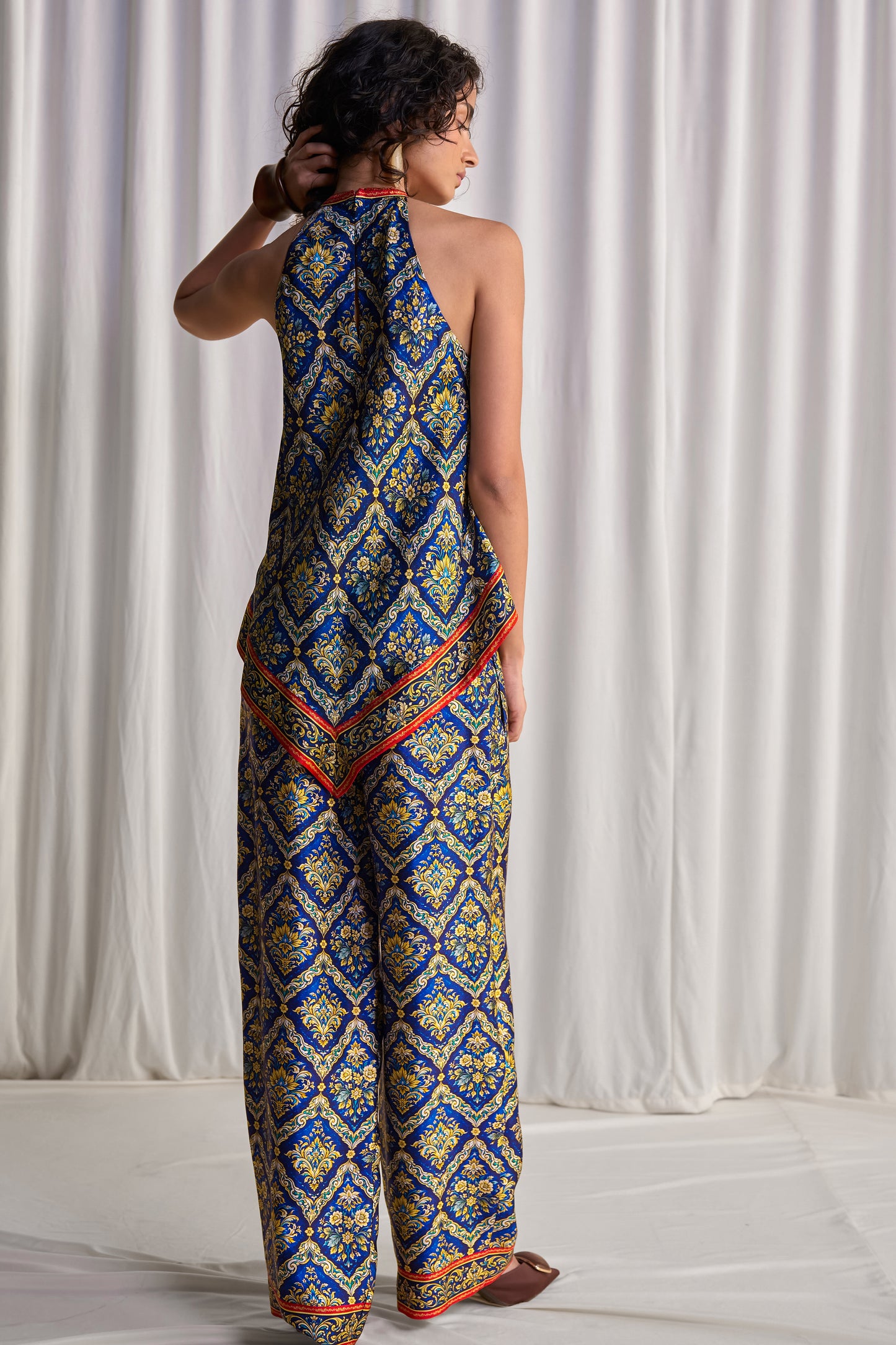 HALTER NECK SCARF PRINT TOP & RELAXED FIT PANT