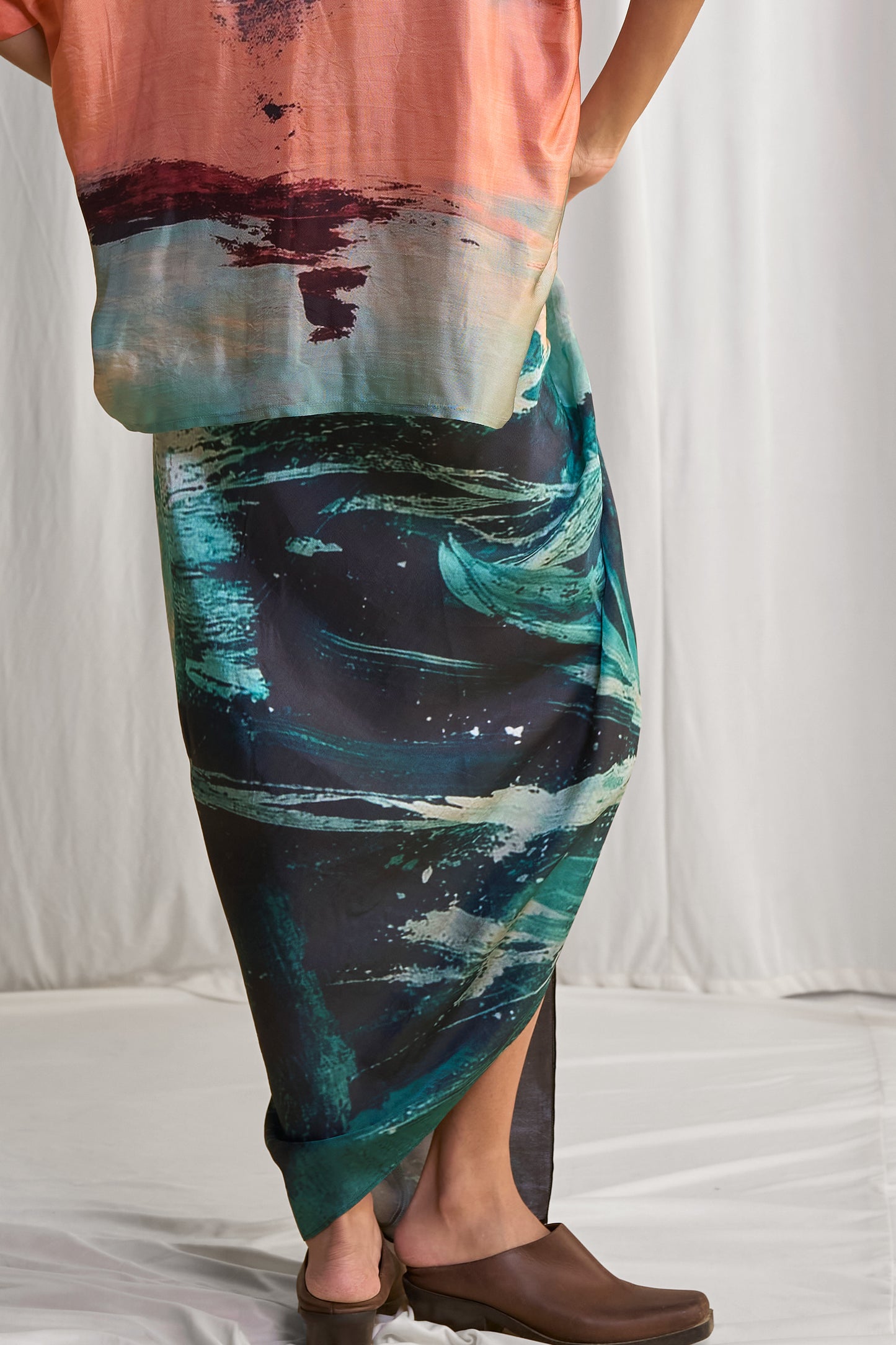 ABSTRACT BRUSHSTROKE PRINT DRAPED SKIRT