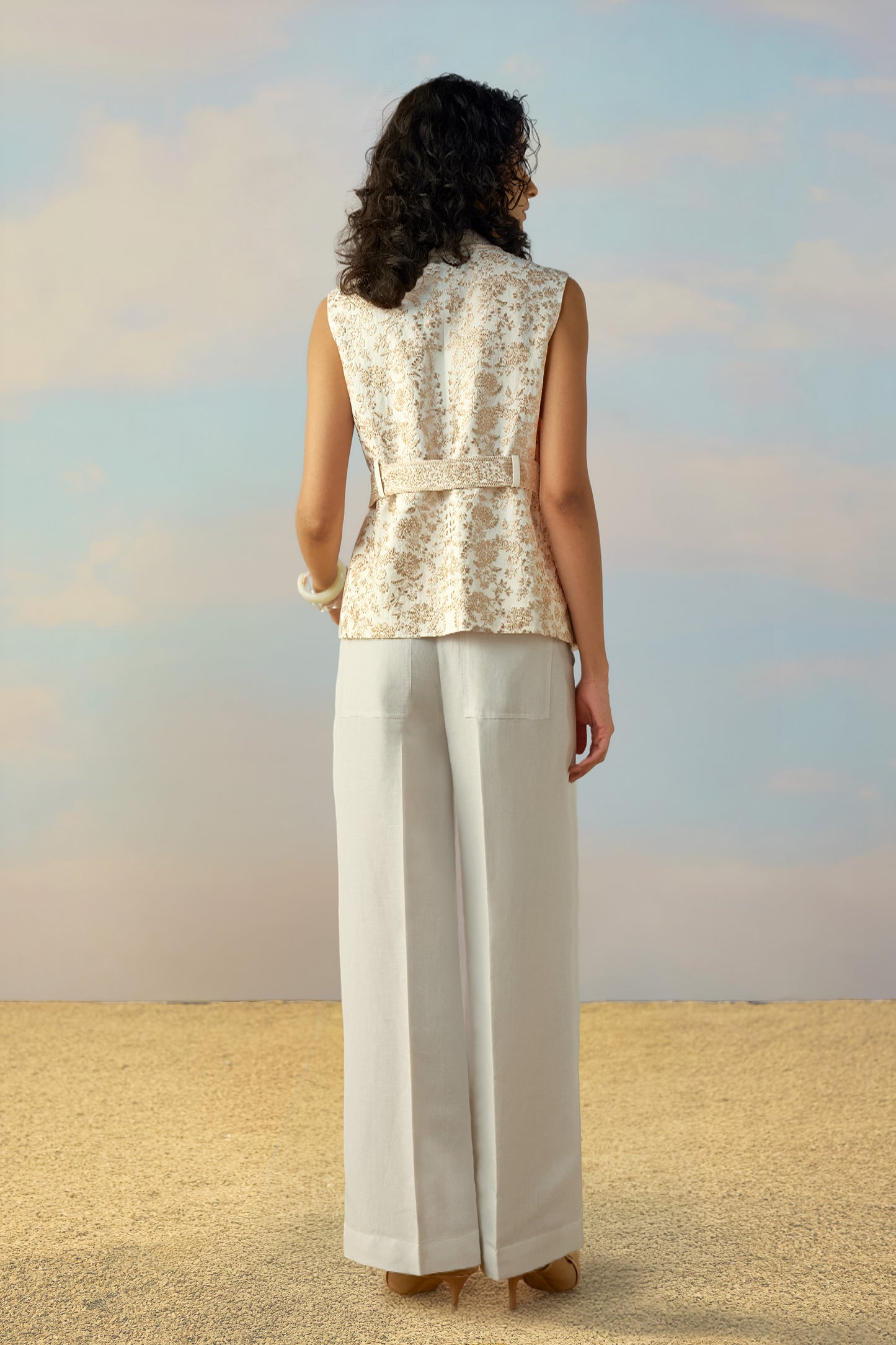 LINEN EMBROIDERED WAISTCOAT