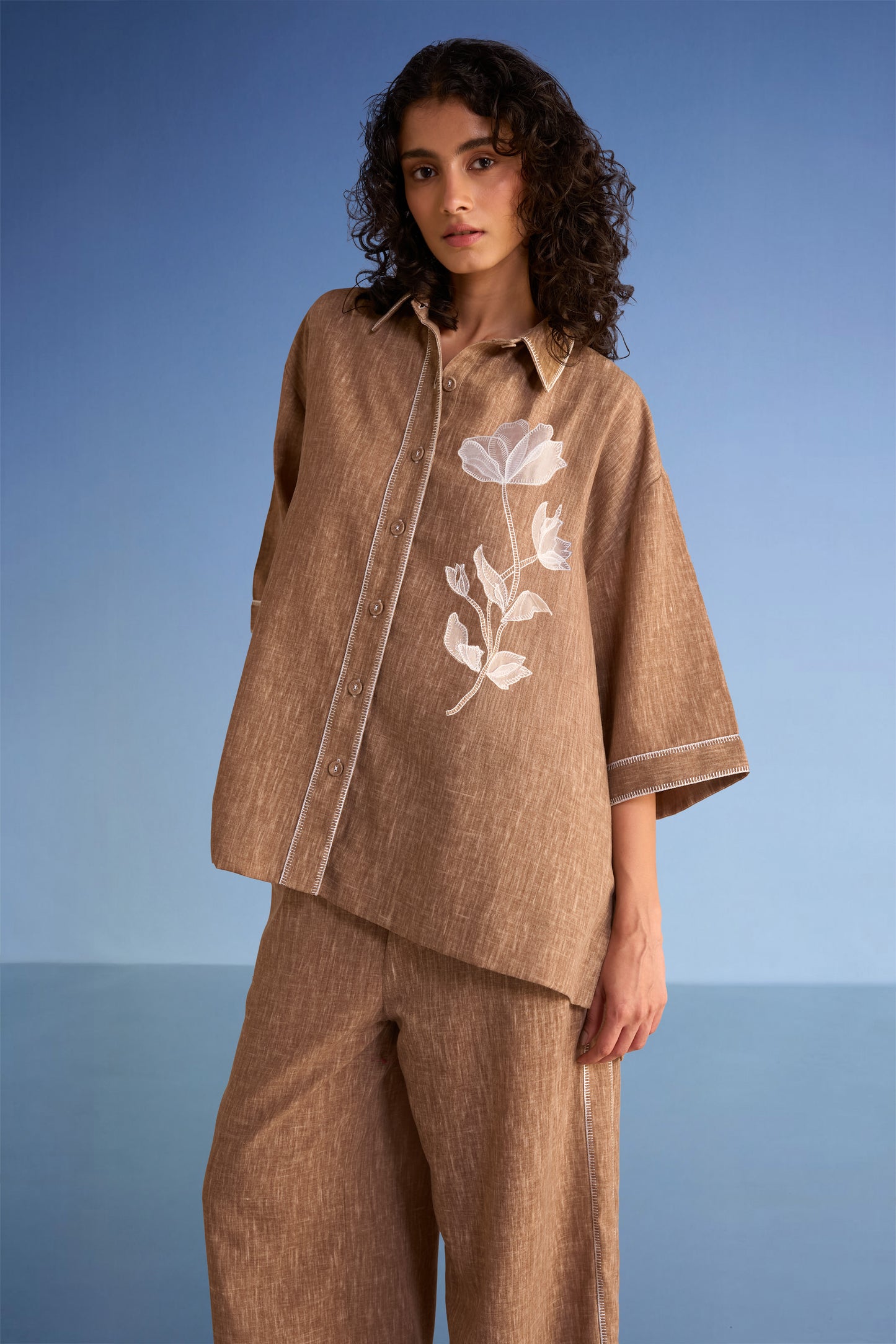 FLORAL APPLIQUÉ LINEN-TEXTURED SHIRT & WIDE-LEGGED PANT SET