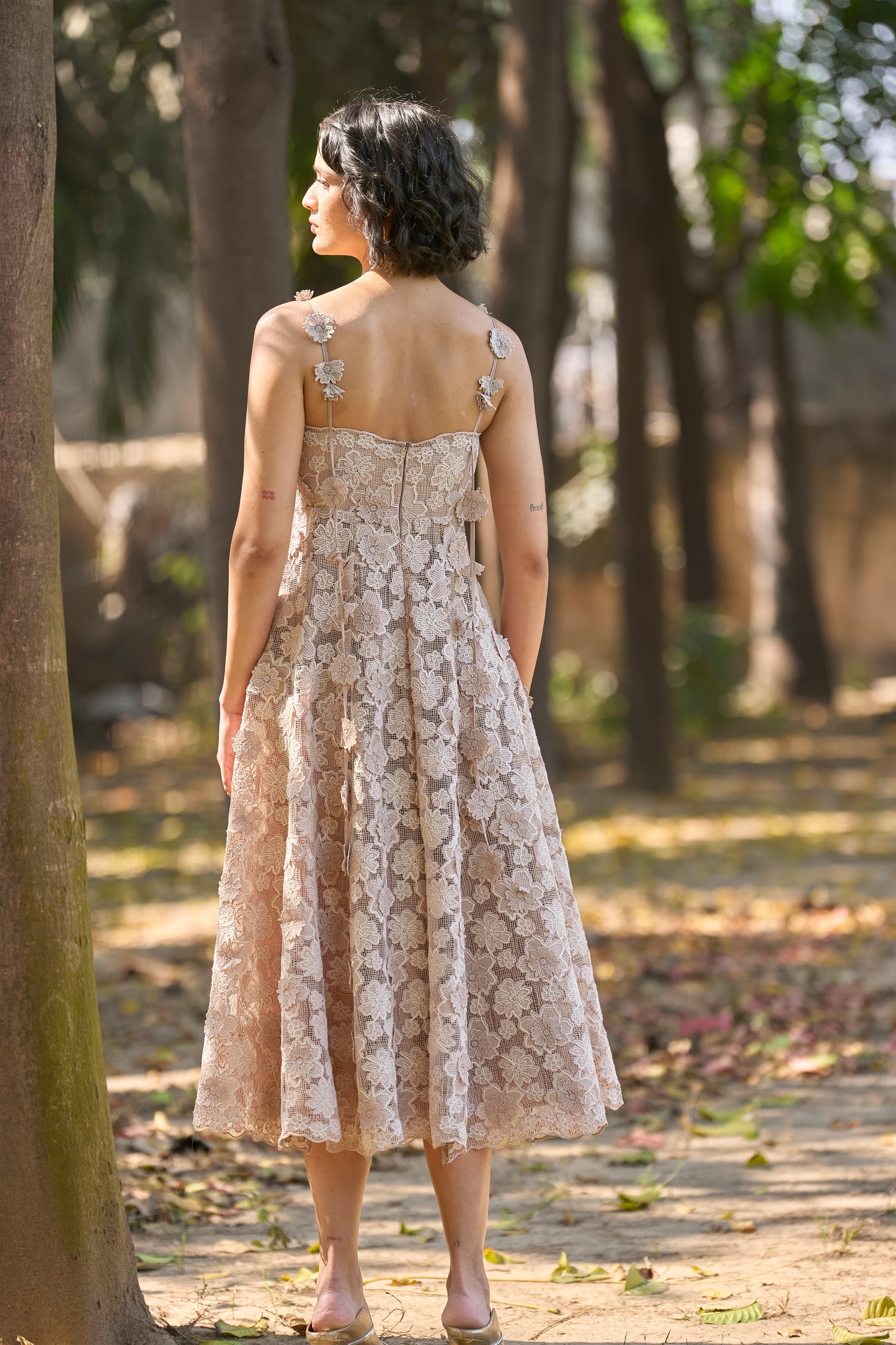 FLORAL APPLIQUÉ LACE MIDI