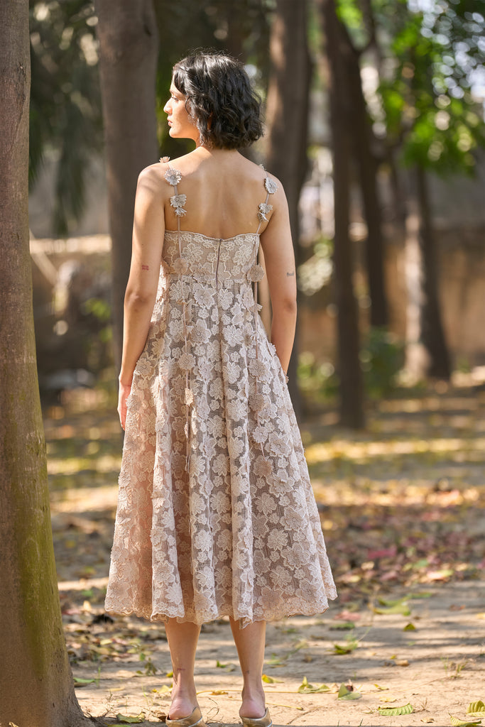 FLORAL APPLIQUÉ LACE MIDI dash and dot