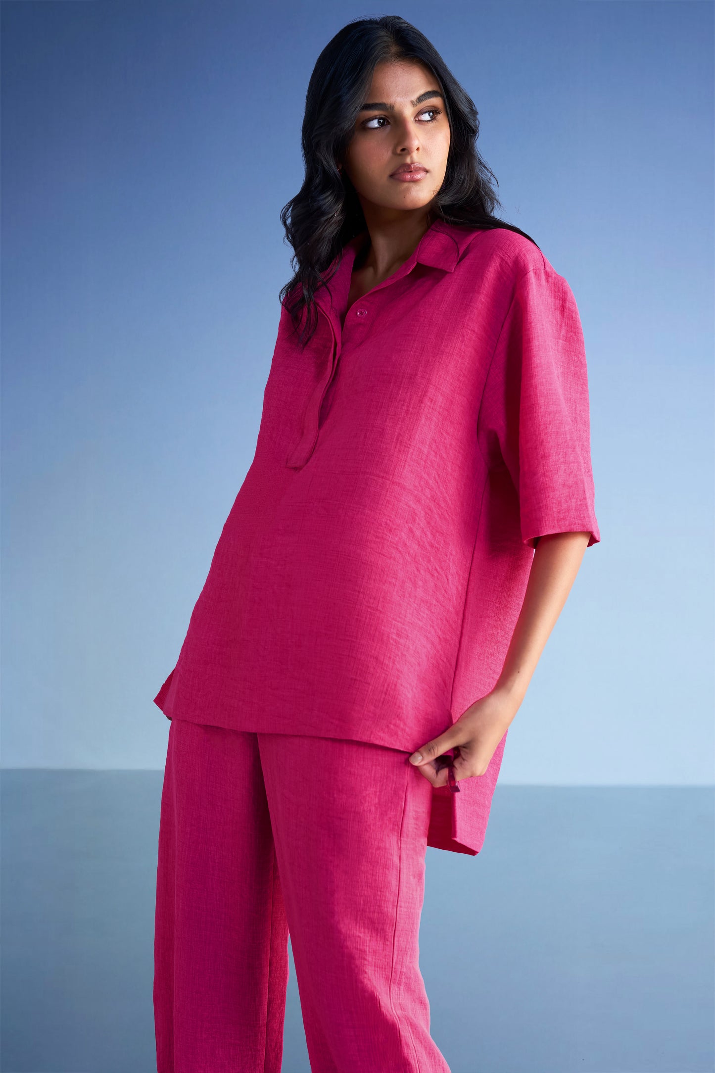 LINEN-TEXTURED HIGH-LOW TOP & STRAIGHT-CUT PANT SET