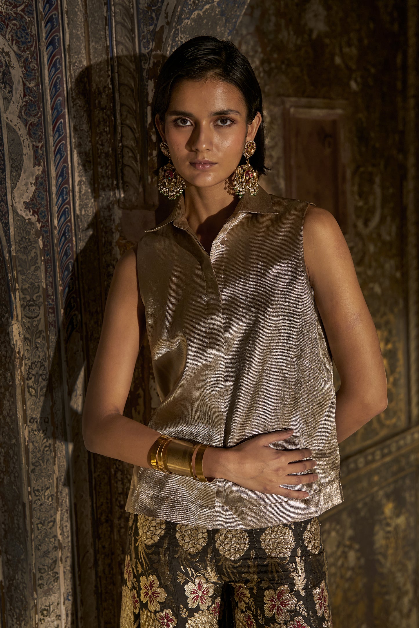 BENARES BROCADE SLEEVELESS SHIRT