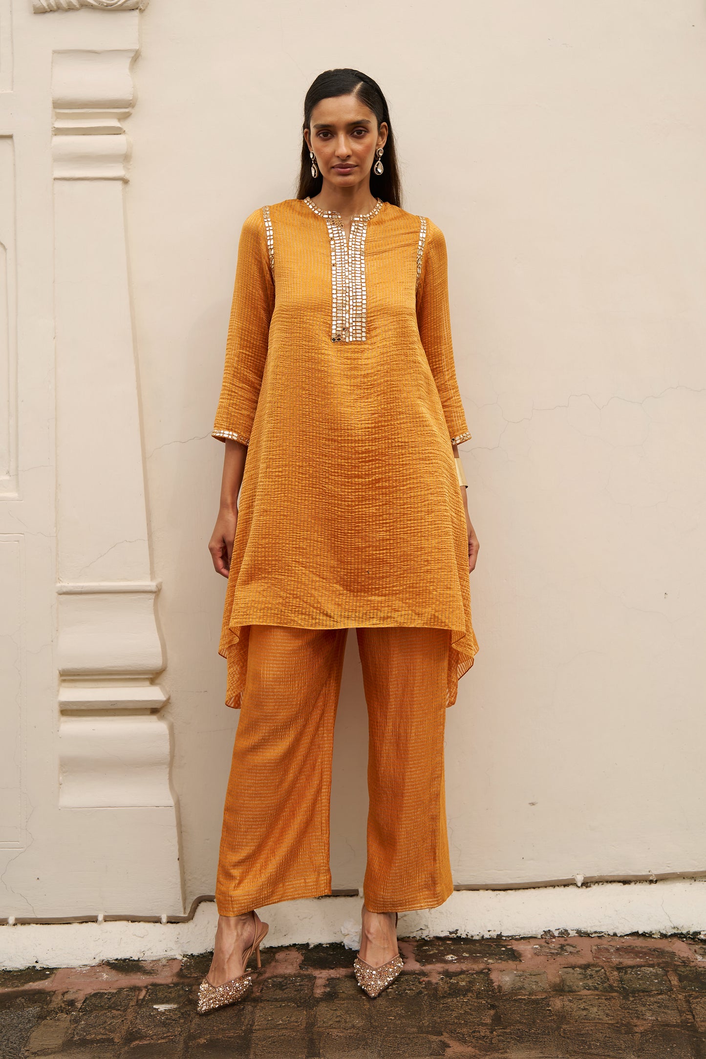 MIRROR TISSUE UNEVEN HEM TOP