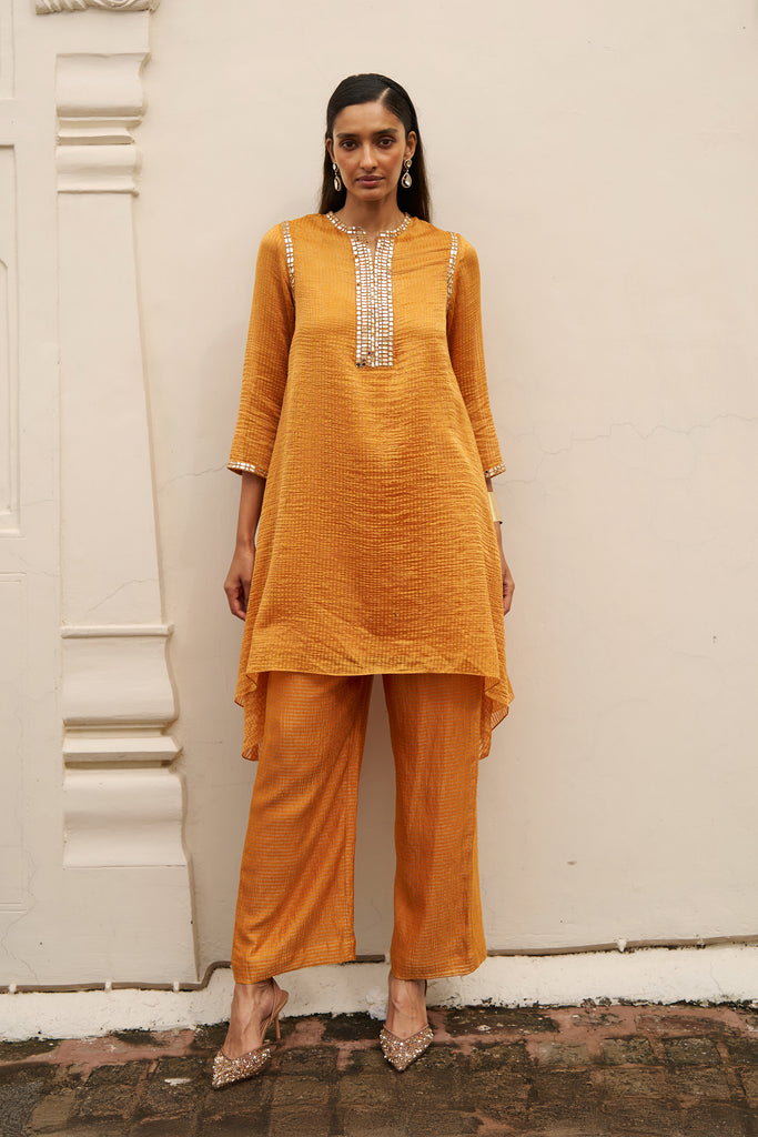 MIRROR TISSUE UNEVEN HEM TOP dash and dot