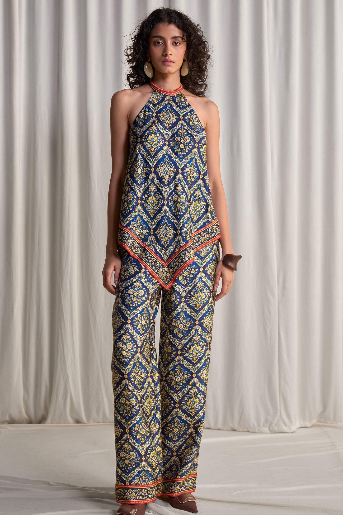 HALTER NECK SCARF PRINT TOP & RELAXED FIT PANT