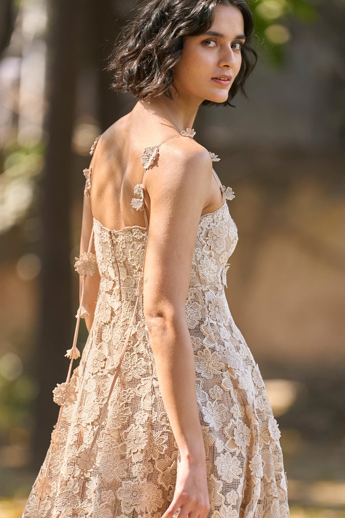 FLORAL APPLIQUÉ LACE MIDI dash and dot