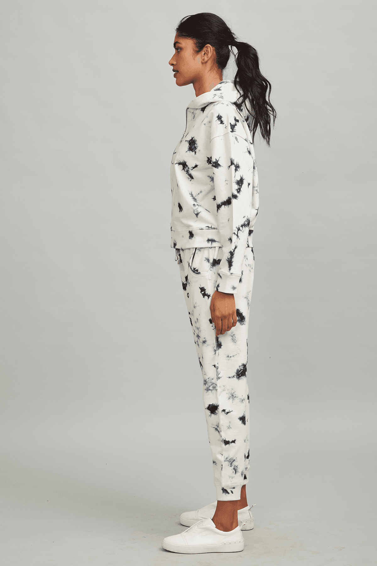 B/W TIE DYE HOODIE - dash and dot