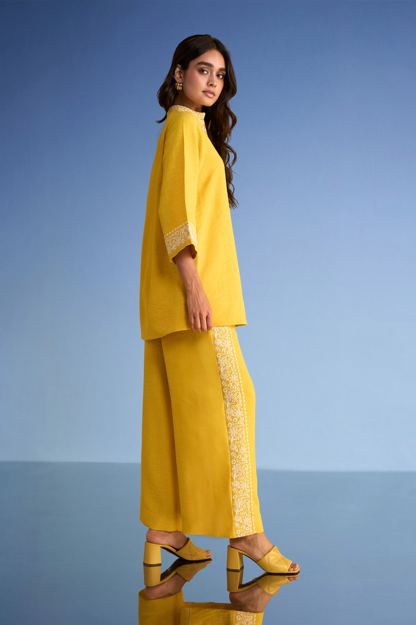 EMBROIDERED LINEN-TEXTURED PANT