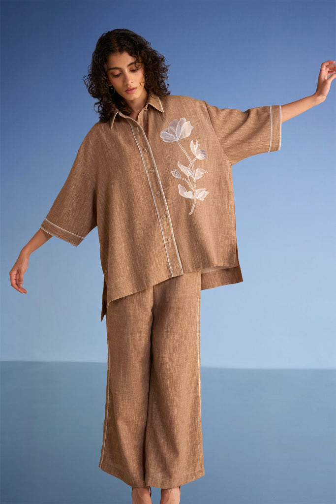 FLORAL APPLIQUÉ LINEN-TEXTURED SHIRT & WIDE-LEGGED PANT SET dash and dot