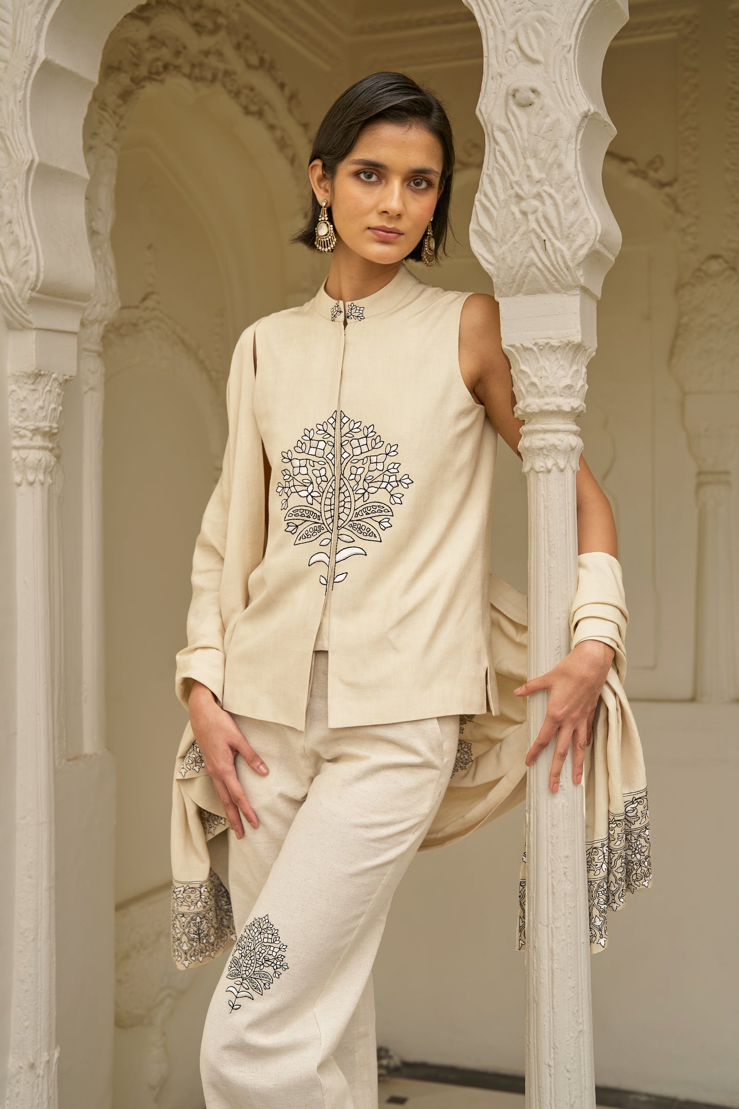 LINEN EMBROIDERED TOP