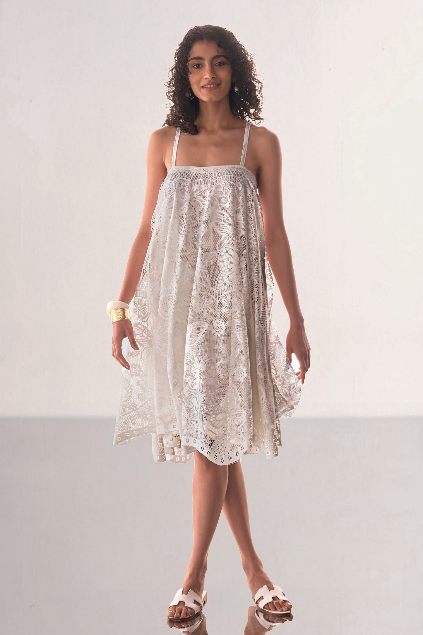 SCALLOPED LACE MINI