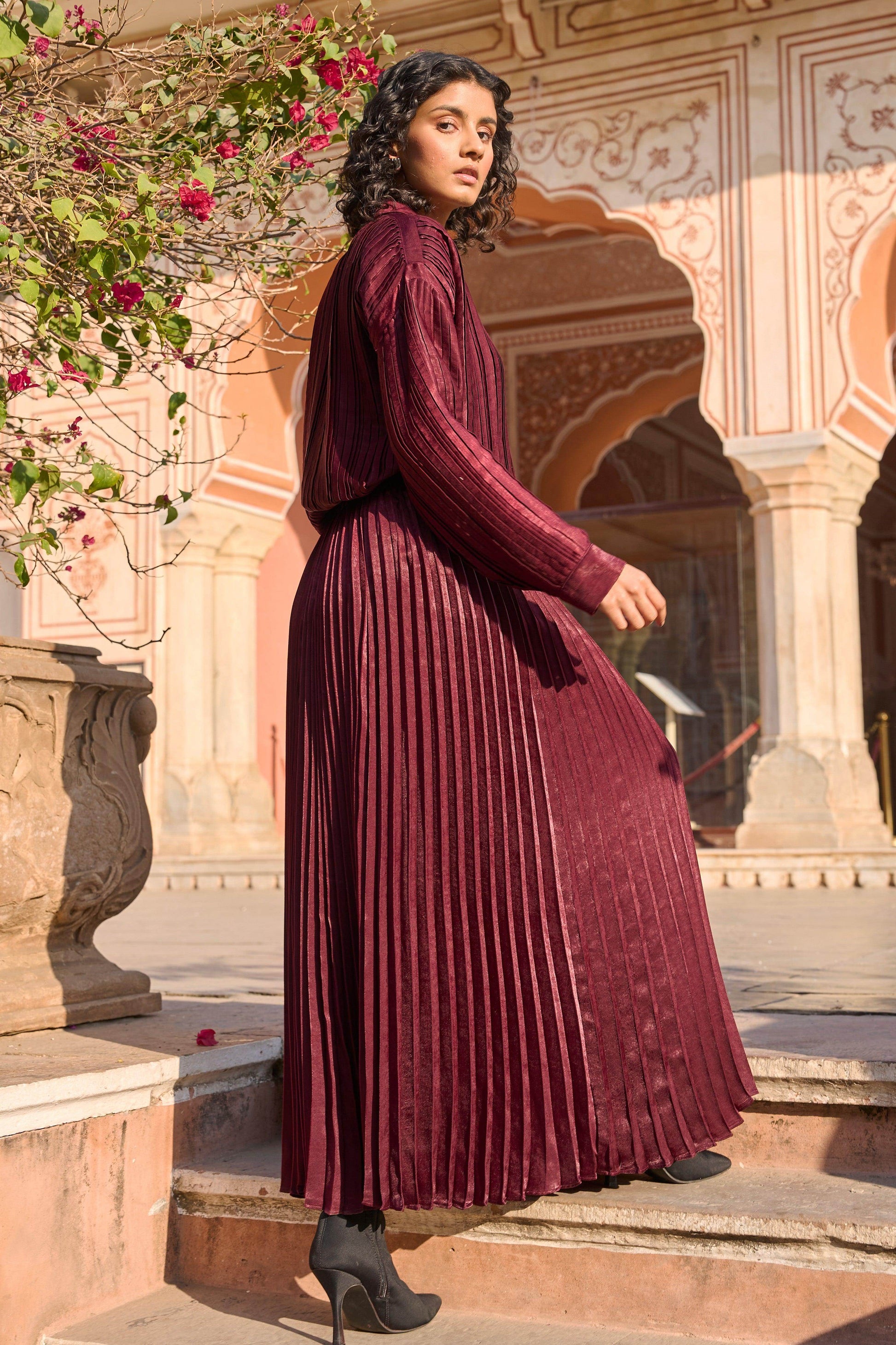 BURGUNDY PLEATED SKIRT - dash and dot