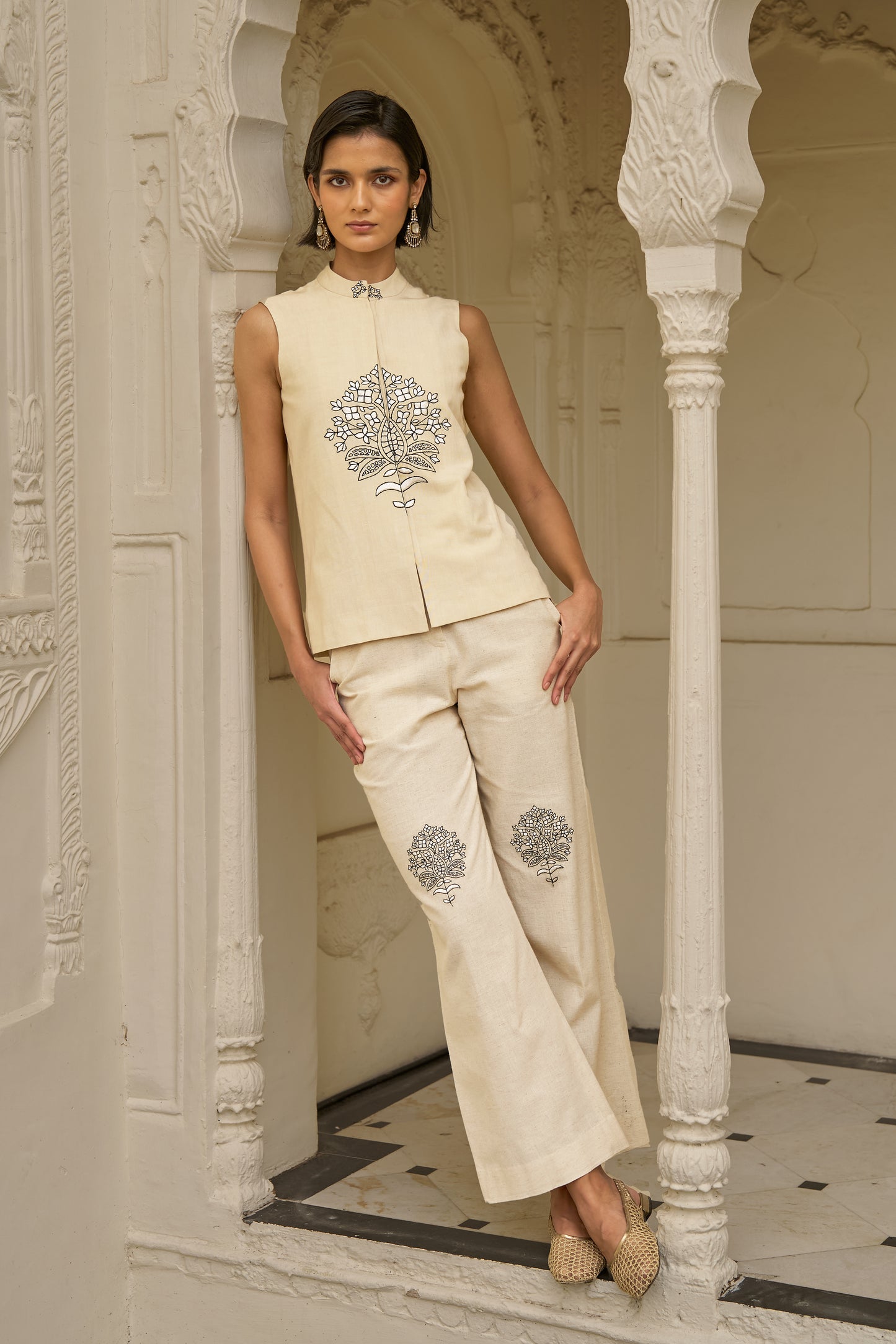 LINEN EMBROIDERED TOP