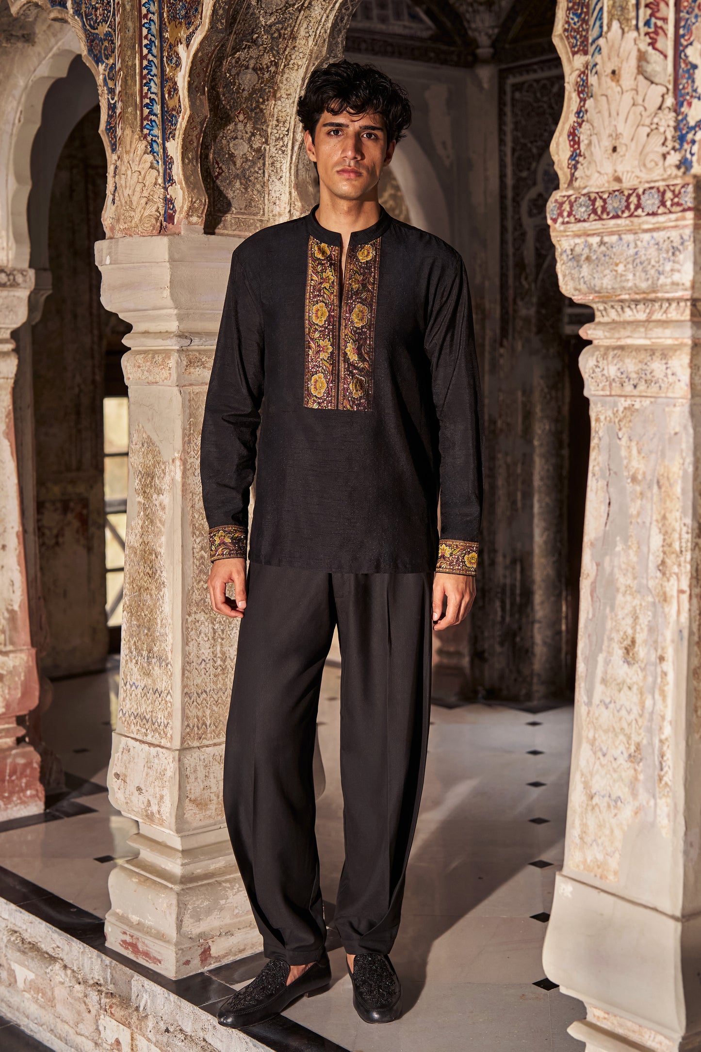 BENARES BORDER APPLIQUÉ SHIRT