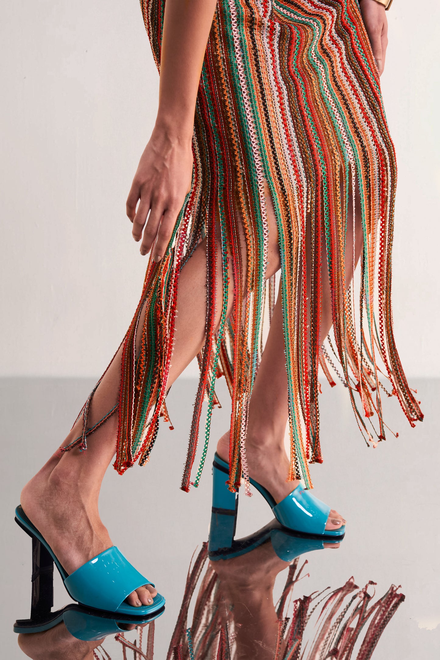 HALTER NECK FRINGE KNIT DRESS