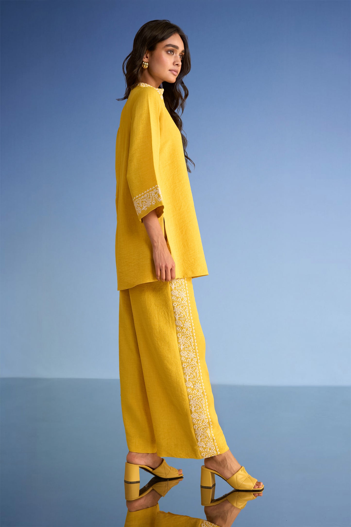 EMBROIDERED LINEN-TEXTURED PANT